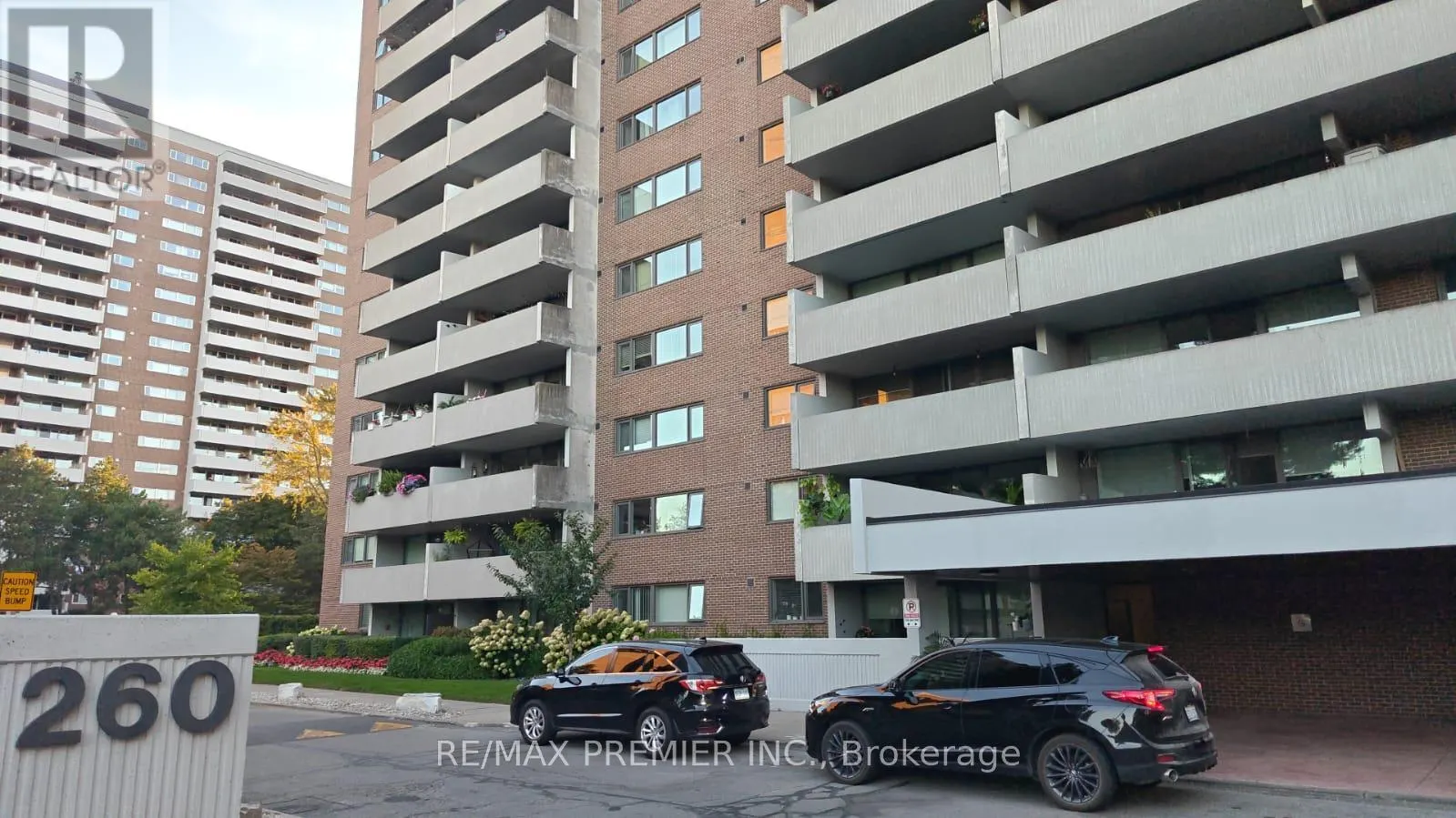 1105 - 260 SCARLETT ROAD