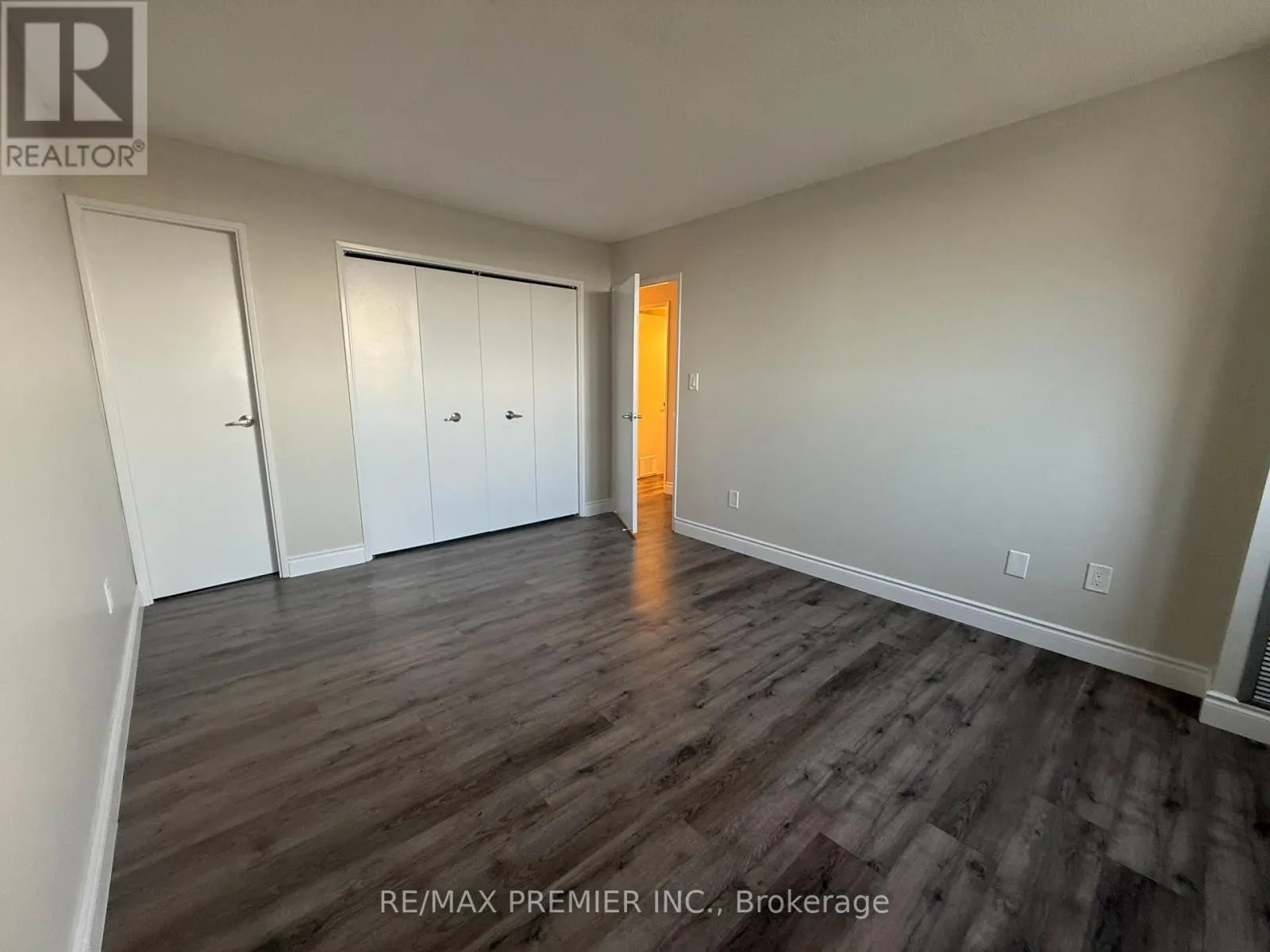 1105 - 260 SCARLETT ROAD