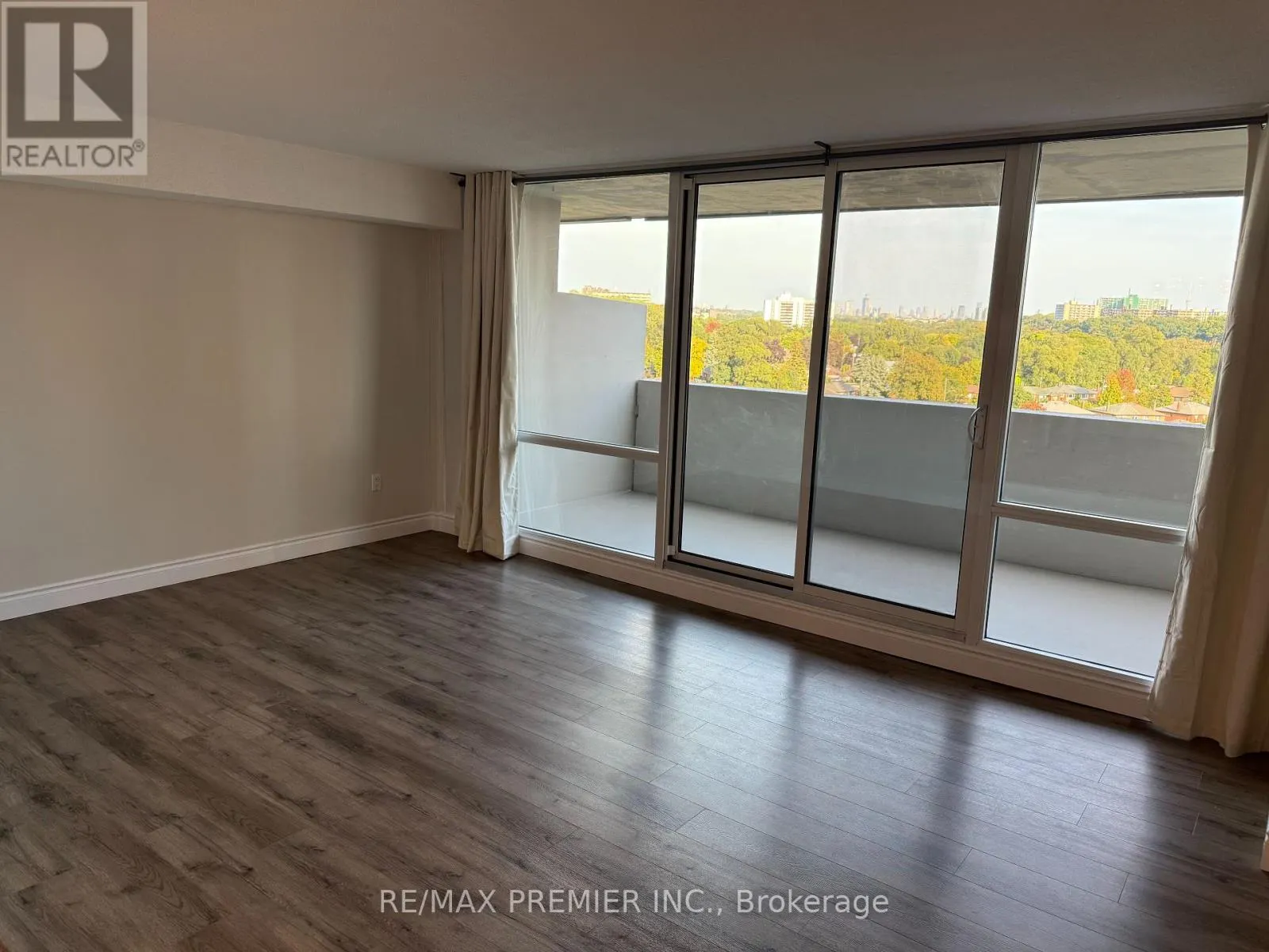 1105 - 260 SCARLETT ROAD