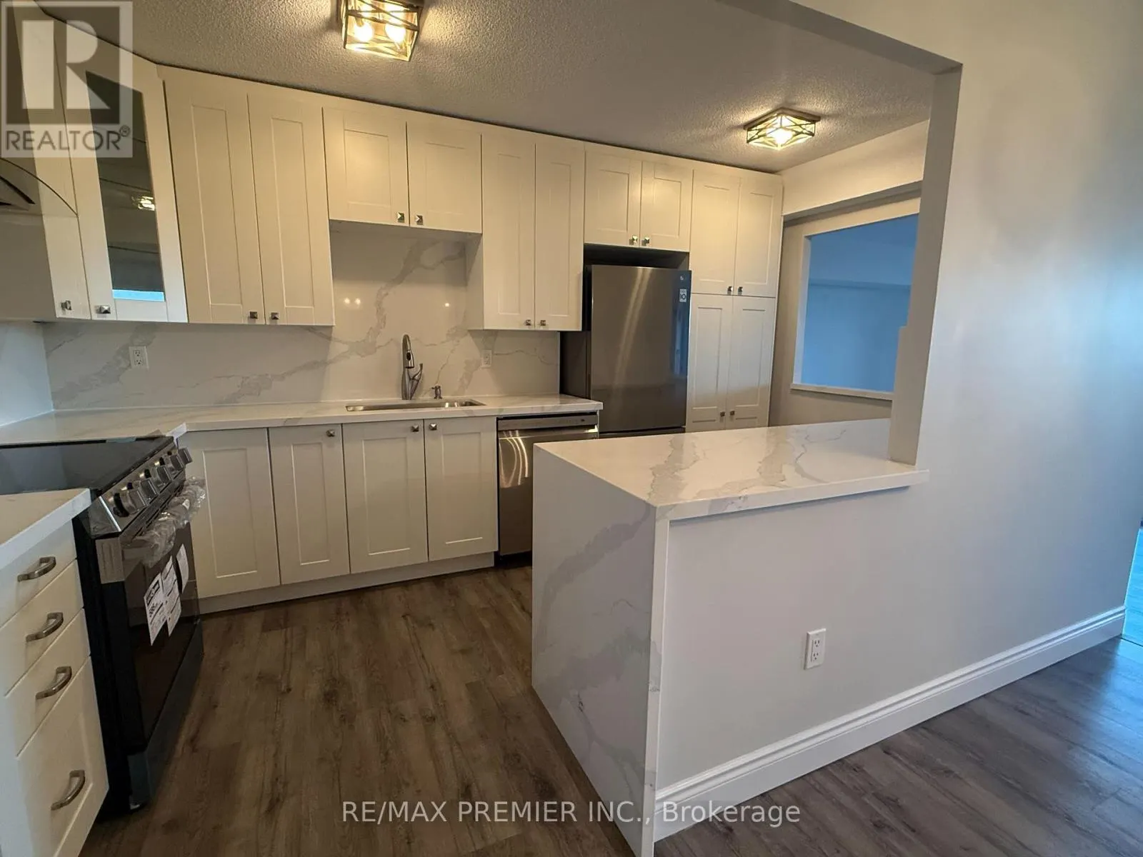 1105 - 260 SCARLETT ROAD
