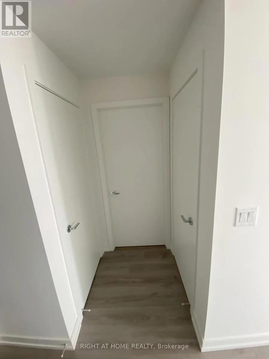 512 - 10 DE BOERS DRIVE