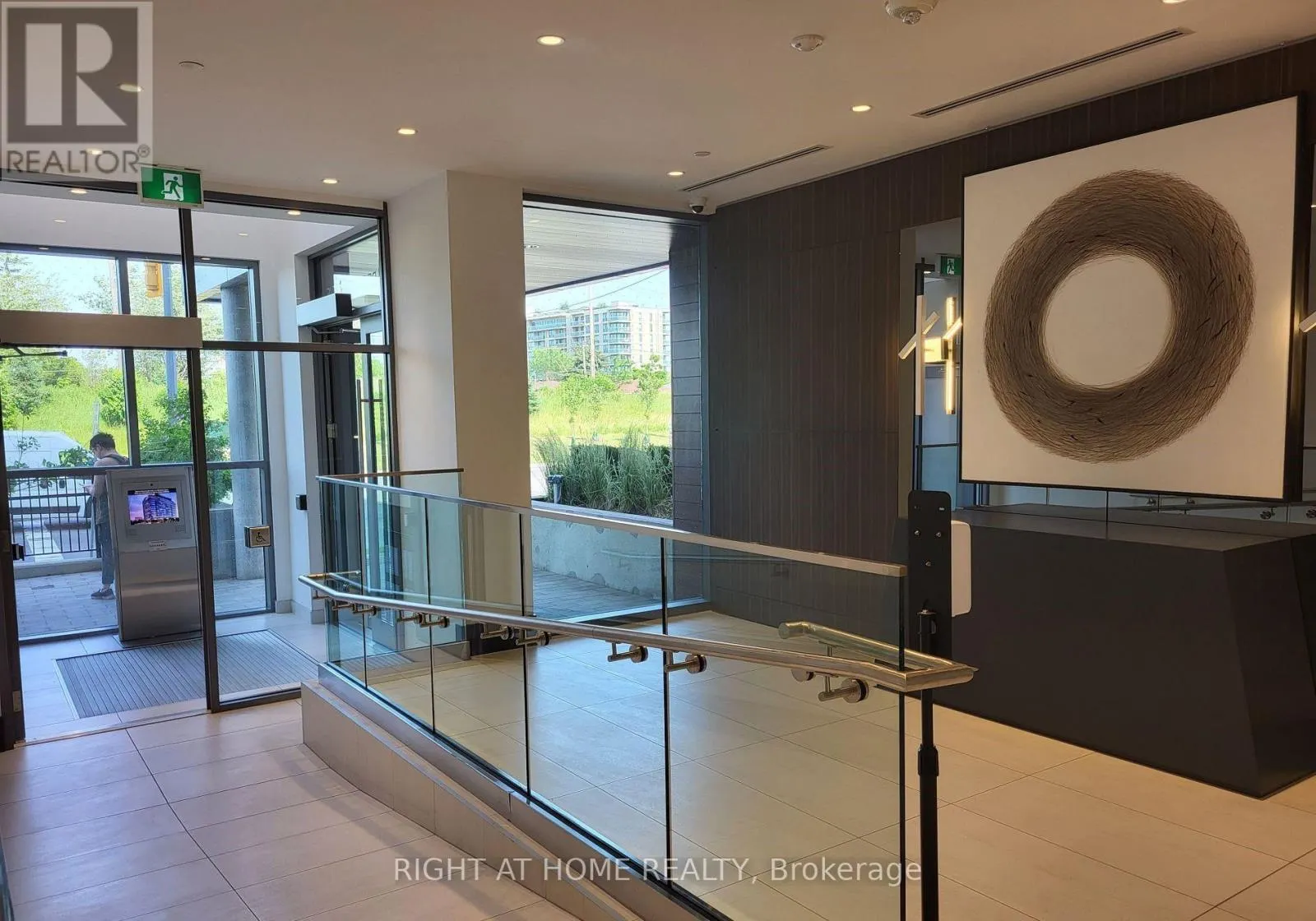 512 - 10 DE BOERS DRIVE