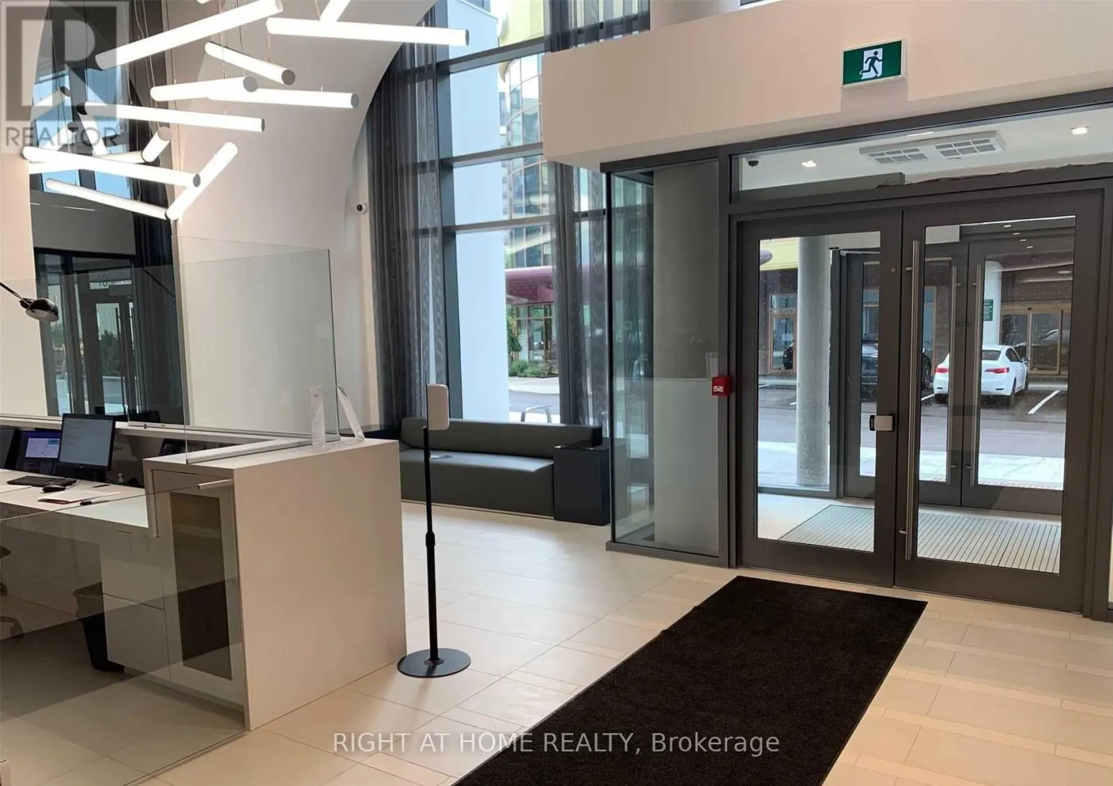 512 - 10 DE BOERS DRIVE