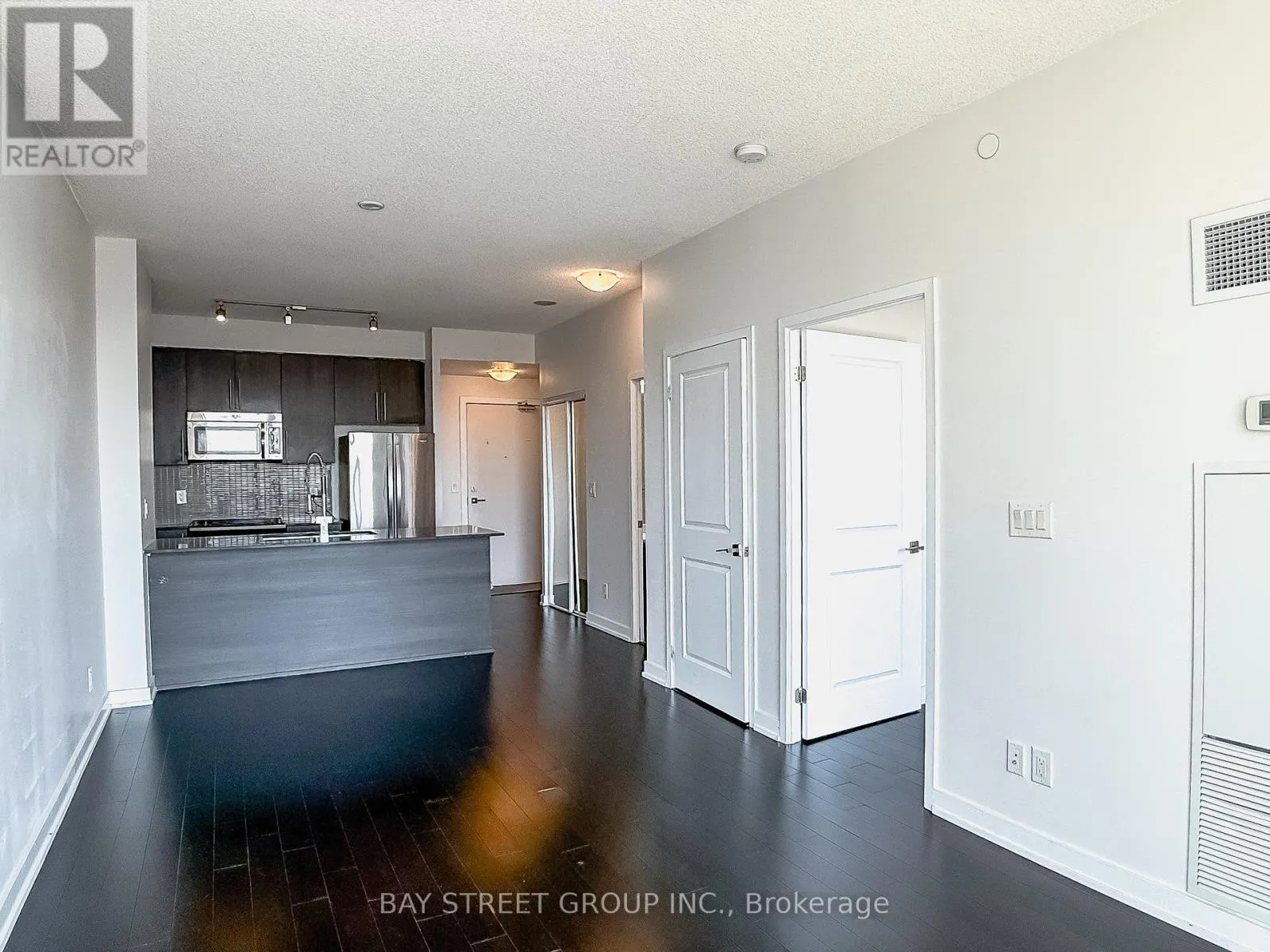 2903 - 510 CURRAN PLACE