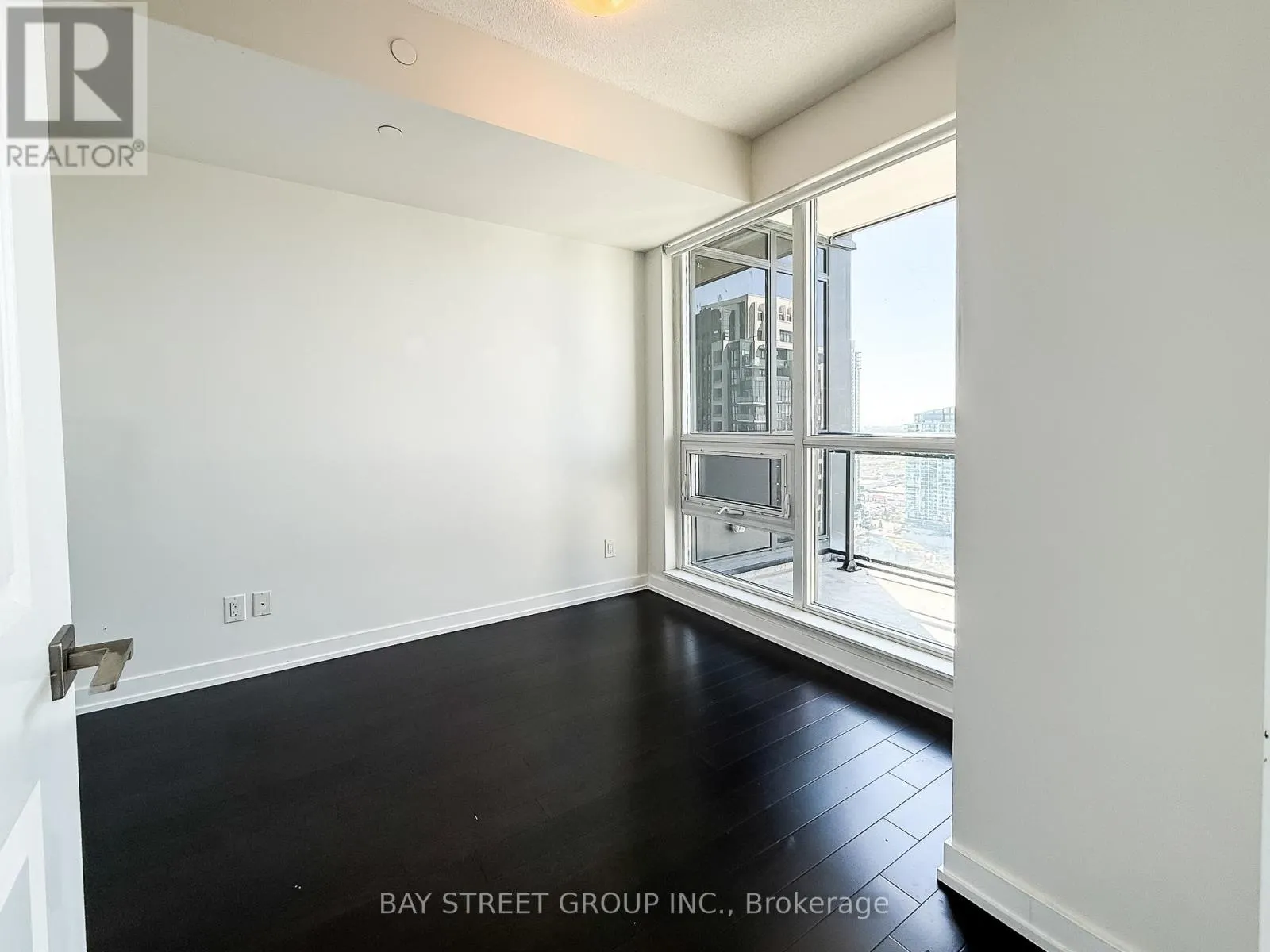 2903 - 510 CURRAN PLACE