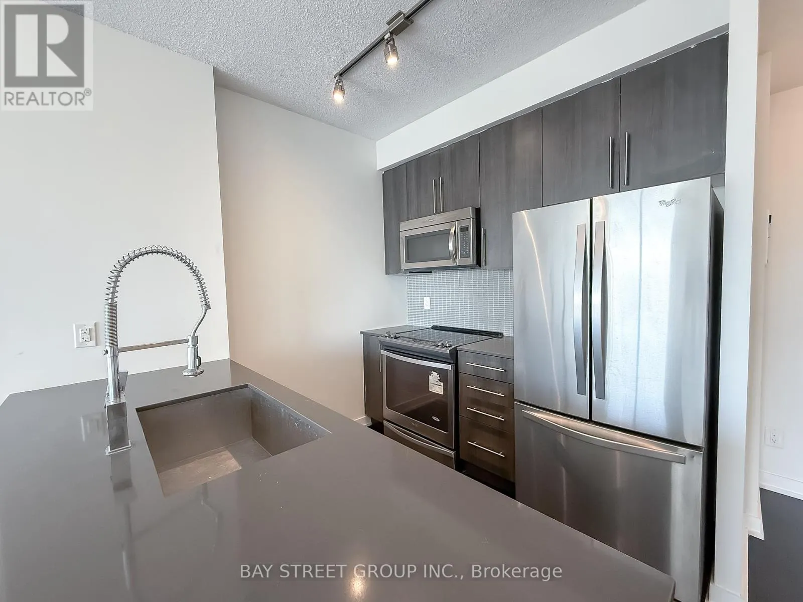 2903 - 510 CURRAN PLACE