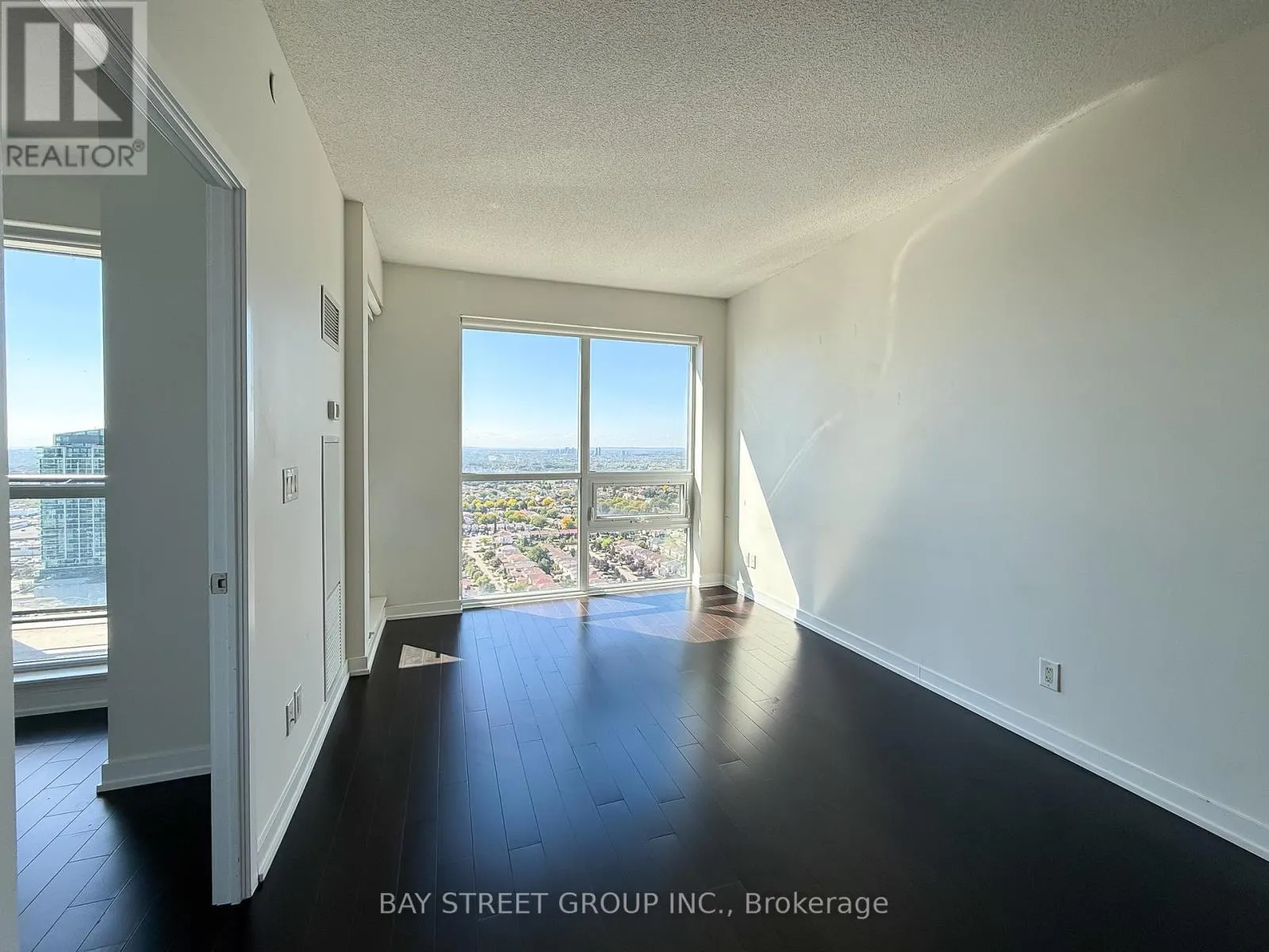 2903 - 510 CURRAN PLACE