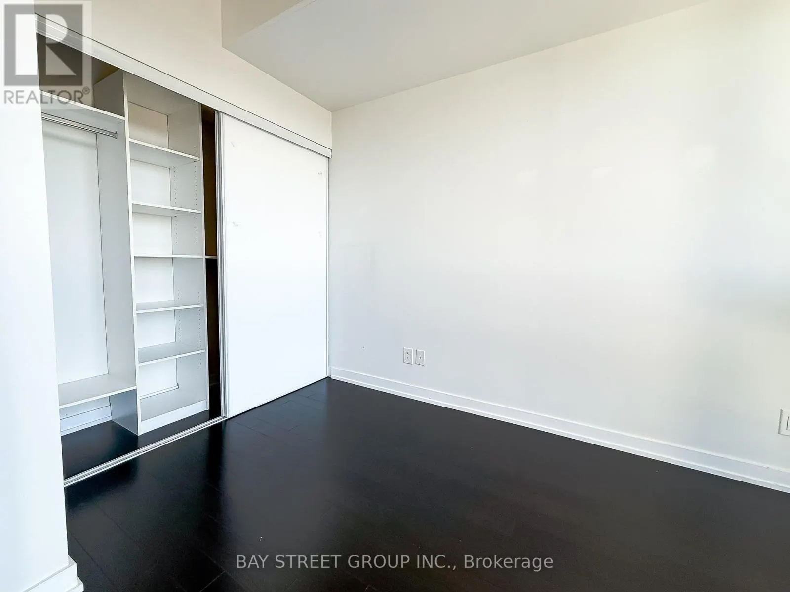 2903 - 510 CURRAN PLACE