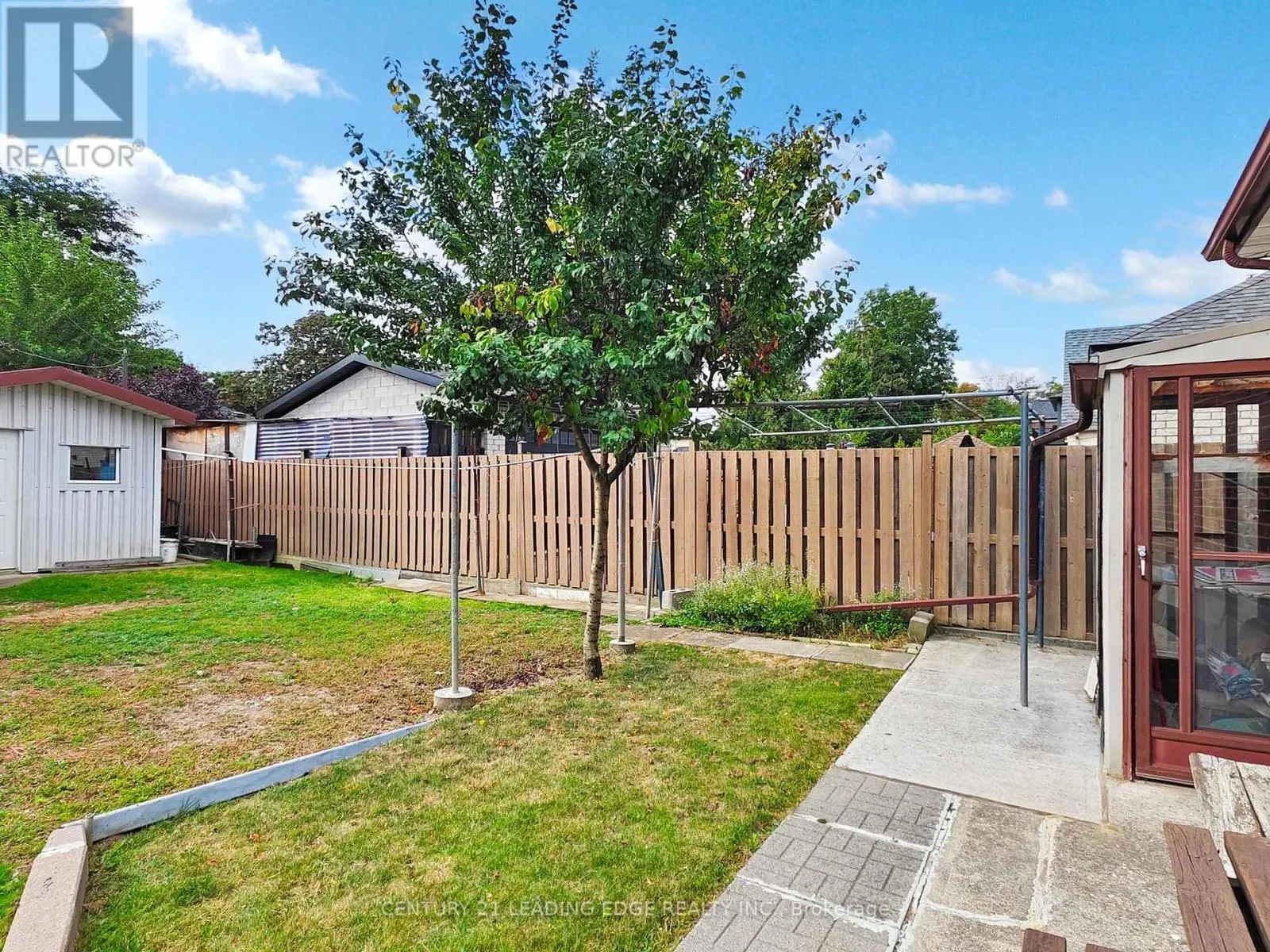 33 MONARCHDALE AVENUE