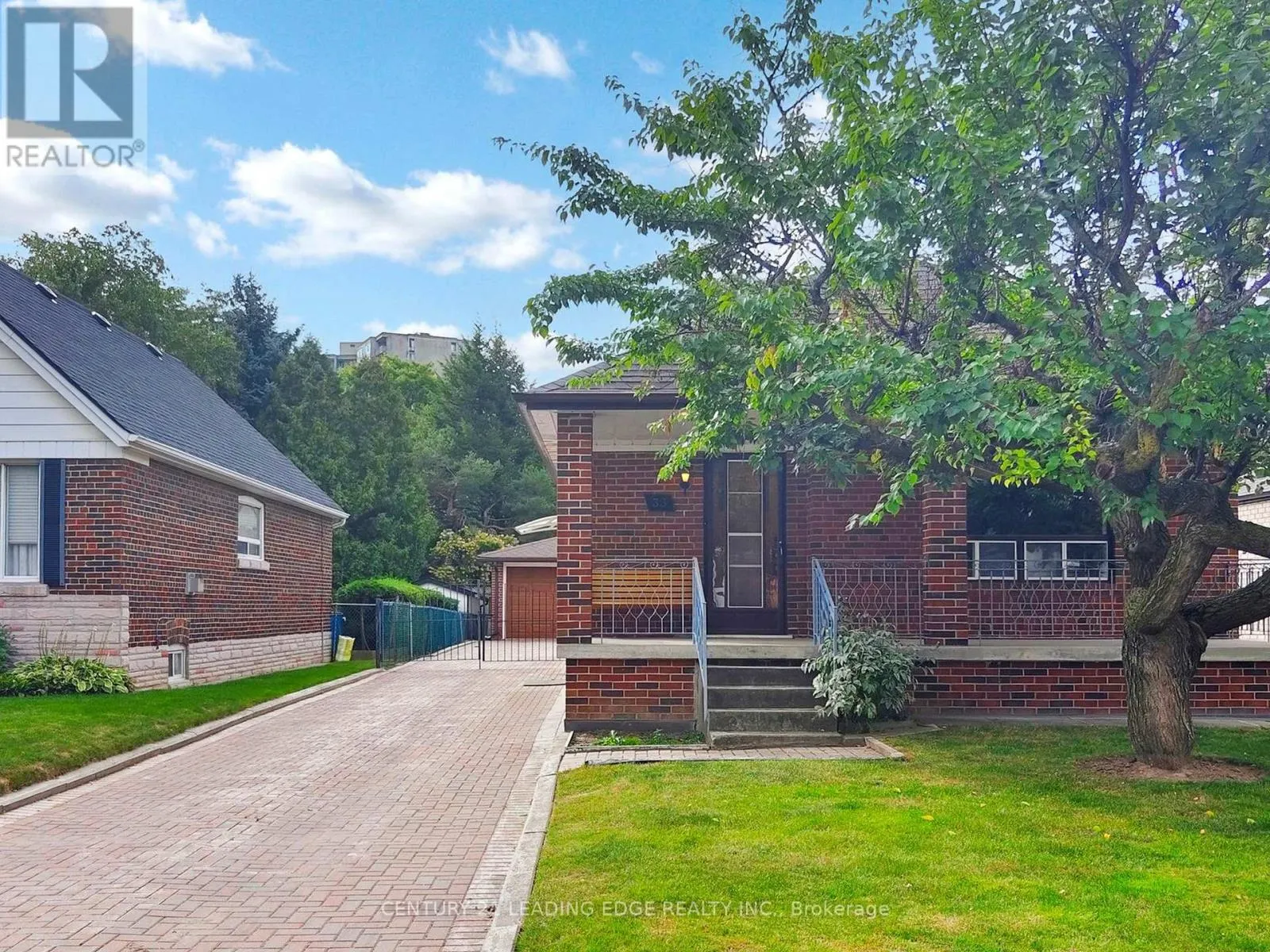 33 MONARCHDALE AVENUE