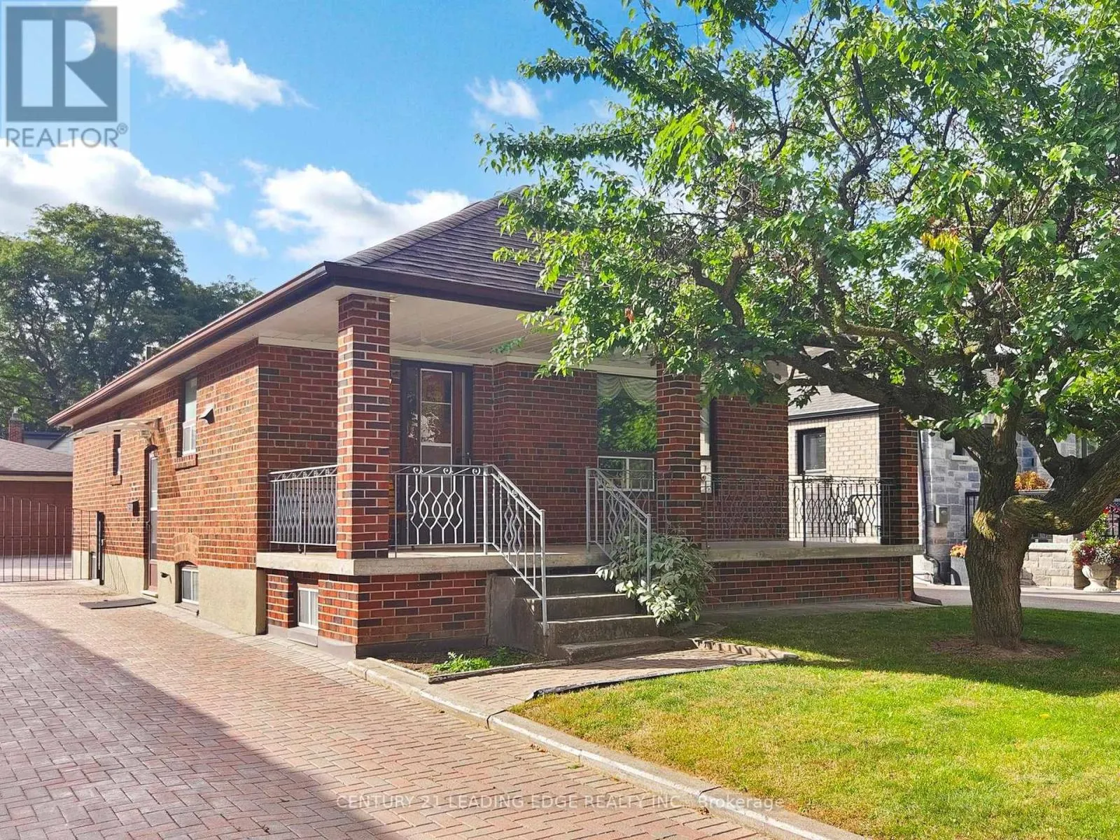 33 MONARCHDALE AVENUE