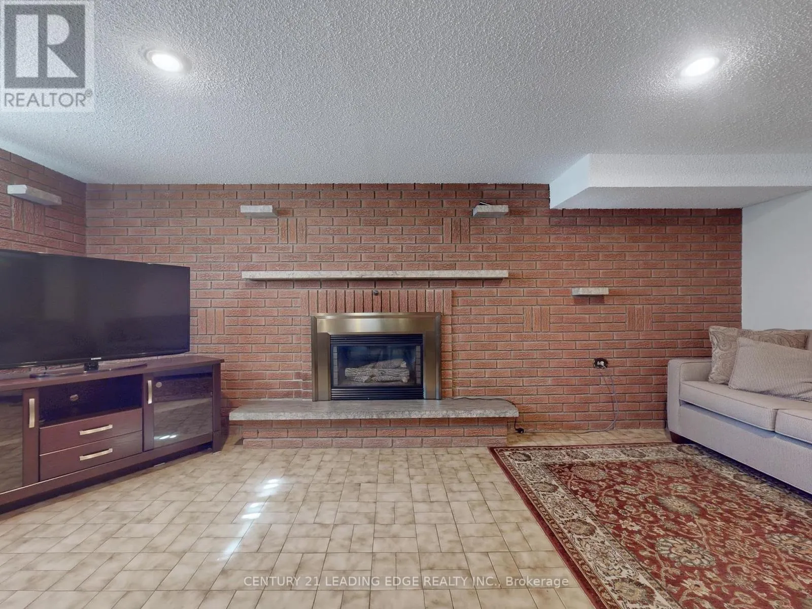 33 MONARCHDALE AVENUE