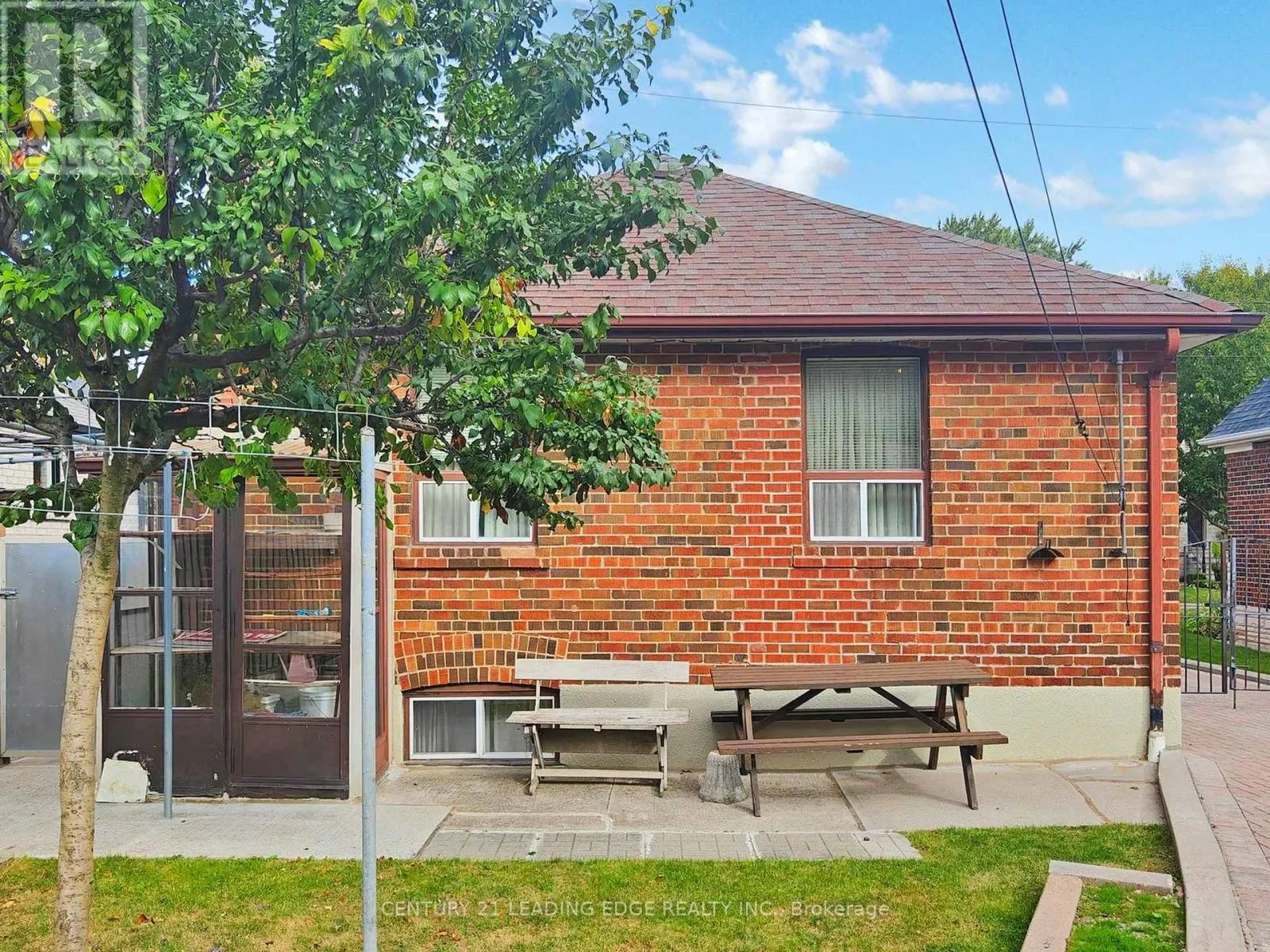 33 MONARCHDALE AVENUE