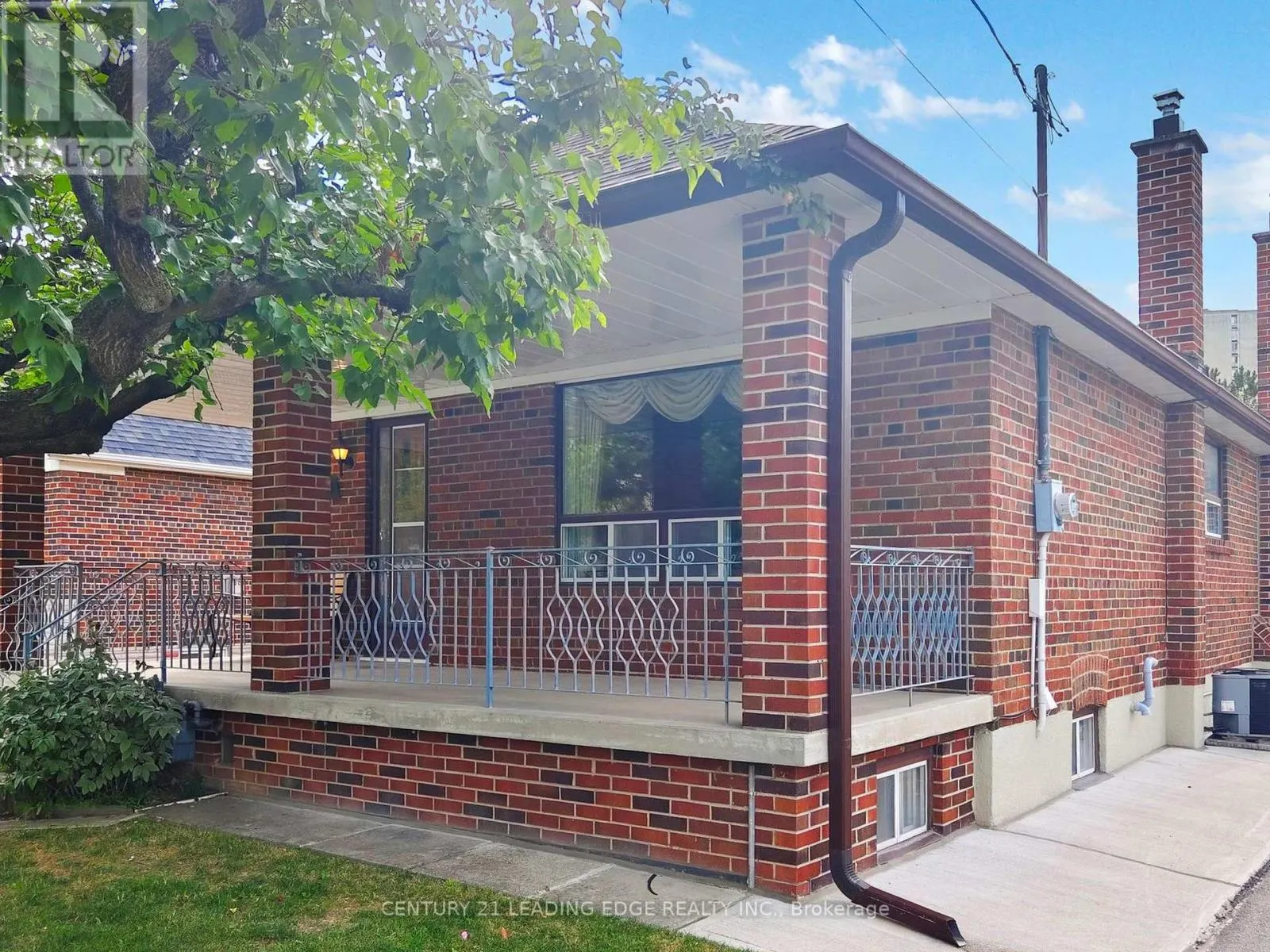 33 MONARCHDALE AVENUE