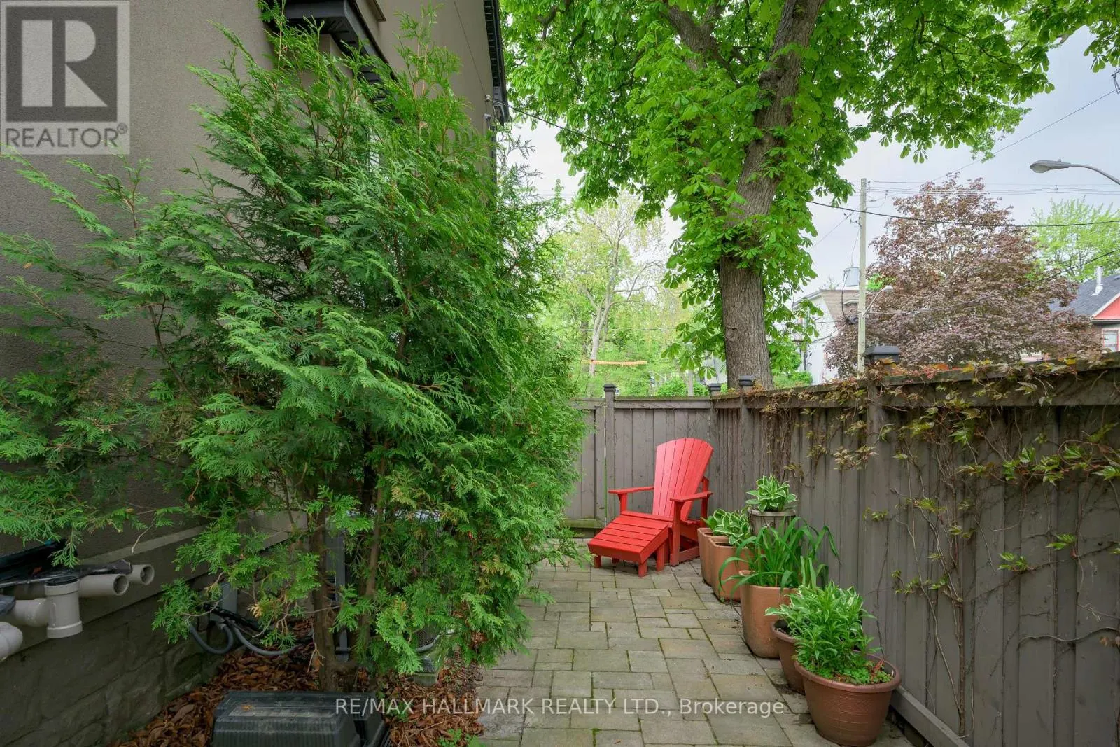 85 SORAUREN AVENUE