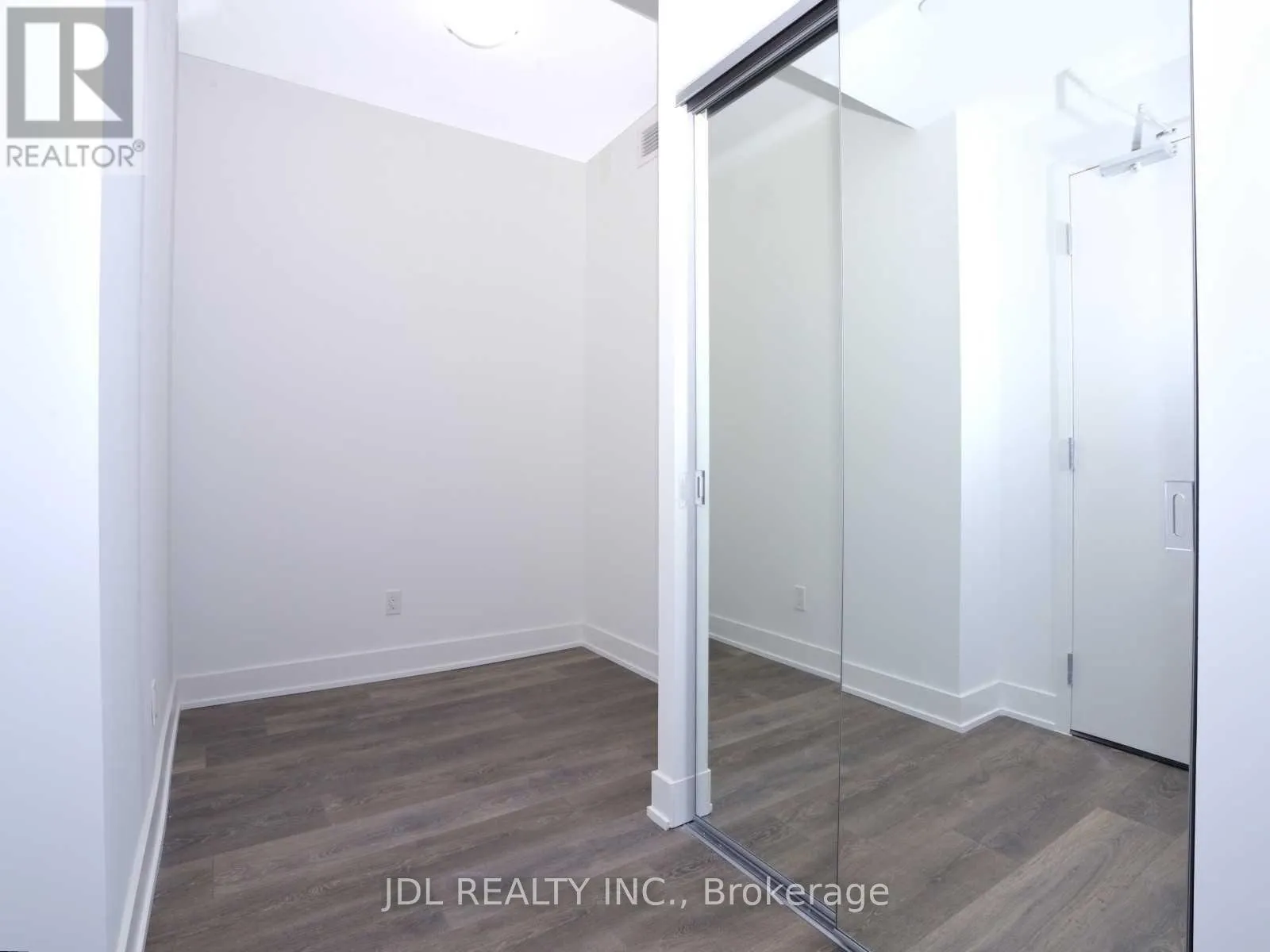 1505 - 297 OAK WALK DRIVE