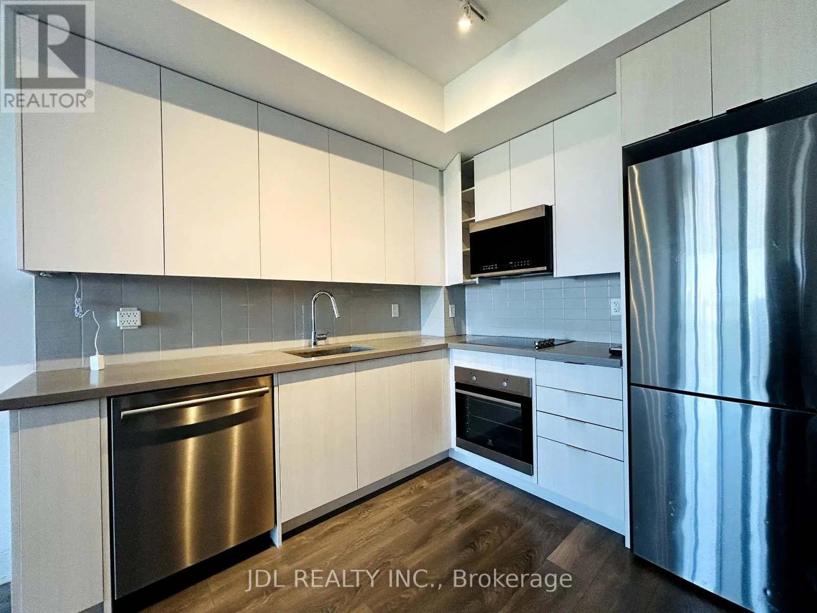 1505 - 297 OAK WALK DRIVE