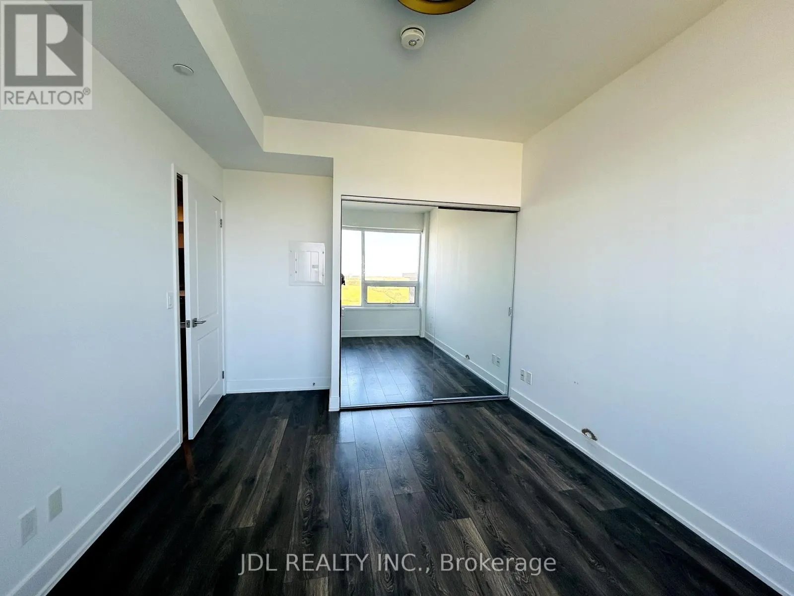 1505 - 297 OAK WALK DRIVE