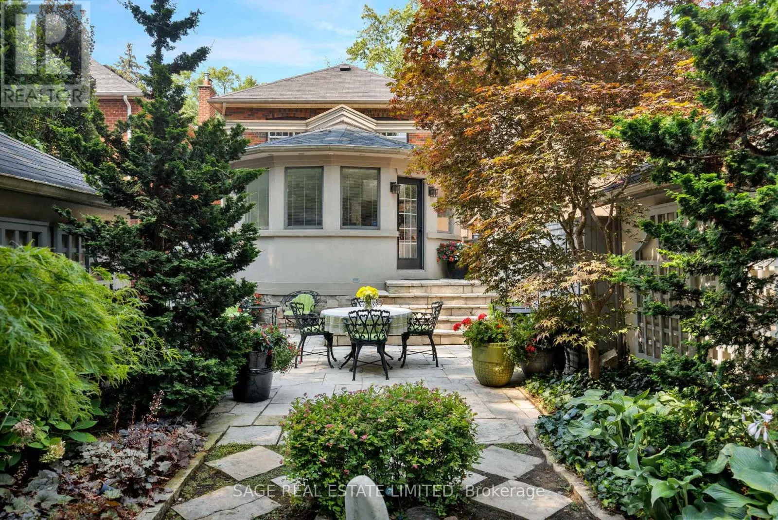 35 GRENVIEW BOULEVARD N