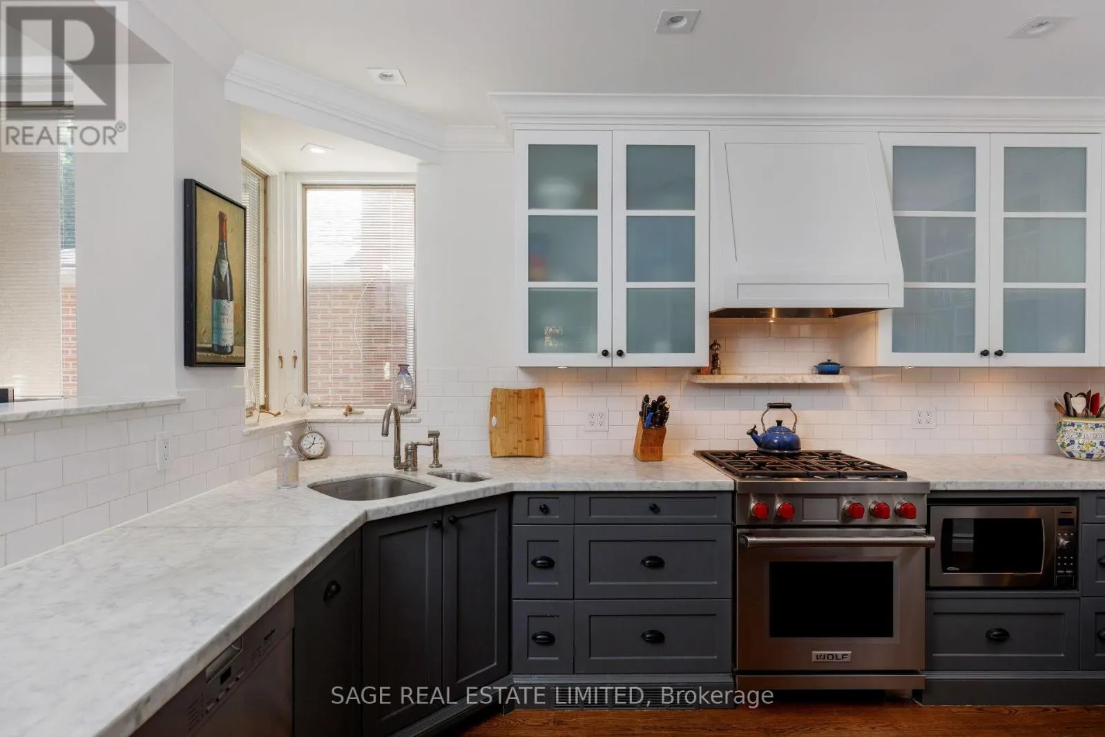 35 GRENVIEW BOULEVARD N