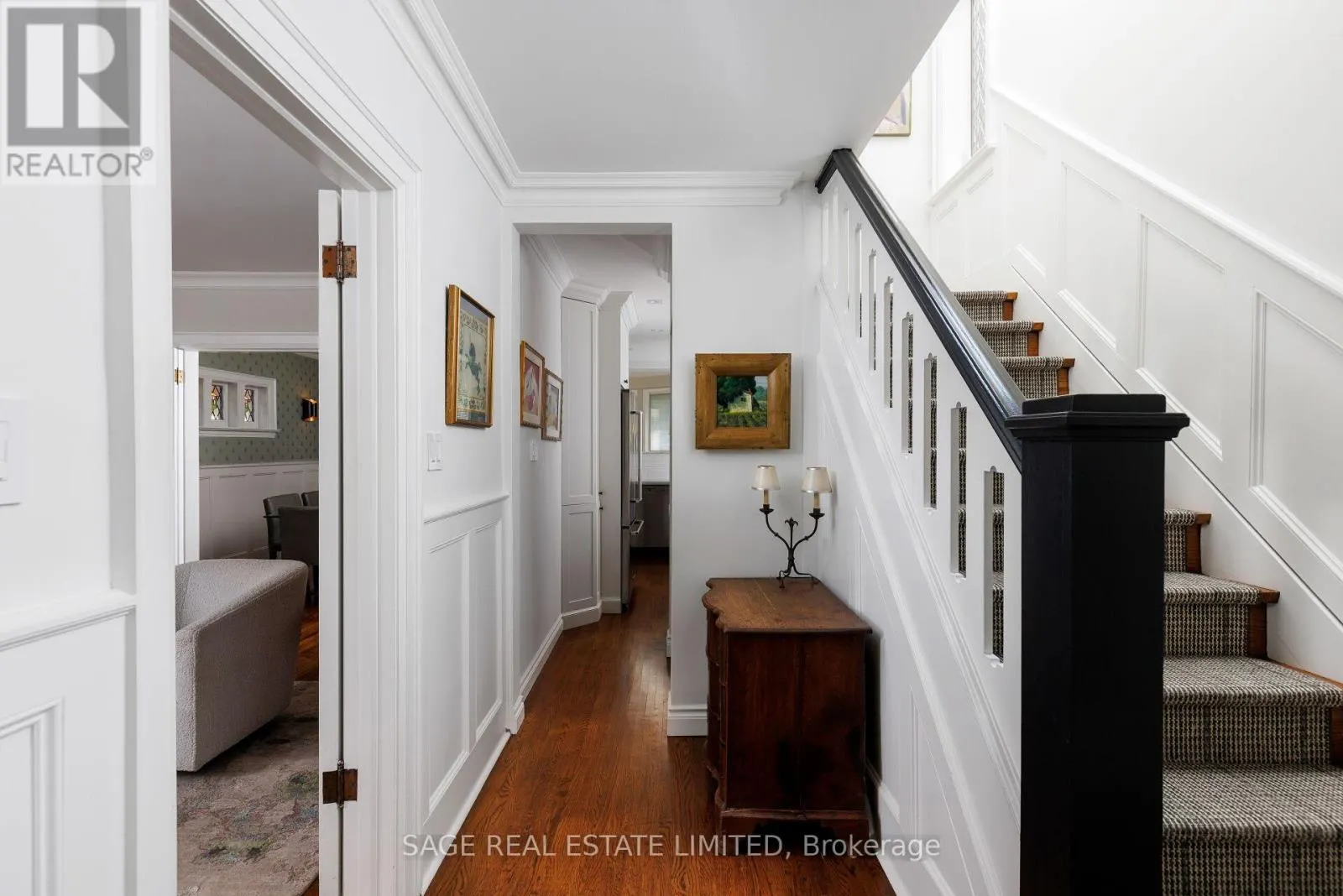 35 GRENVIEW BOULEVARD N
