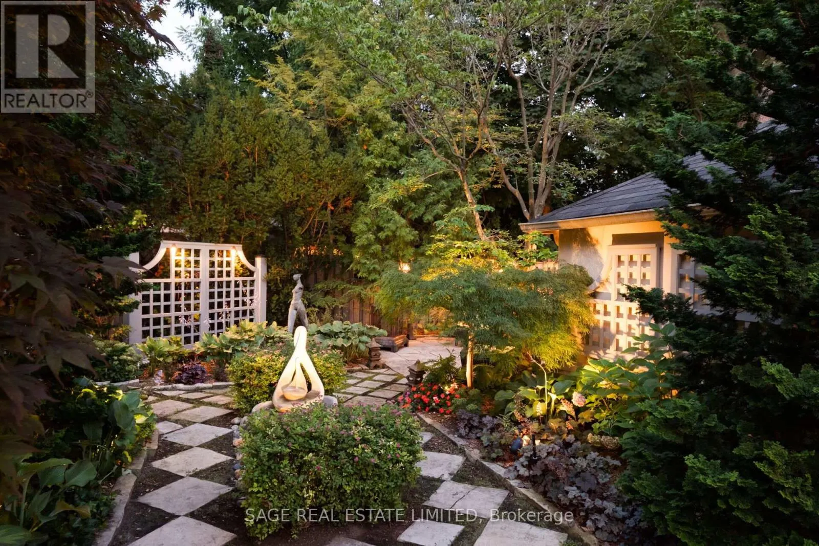 35 GRENVIEW BOULEVARD N