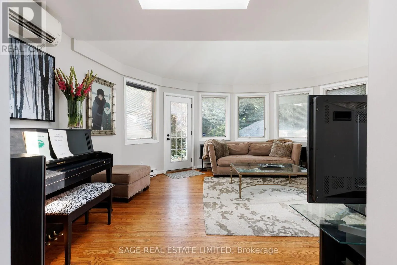 35 GRENVIEW BOULEVARD N