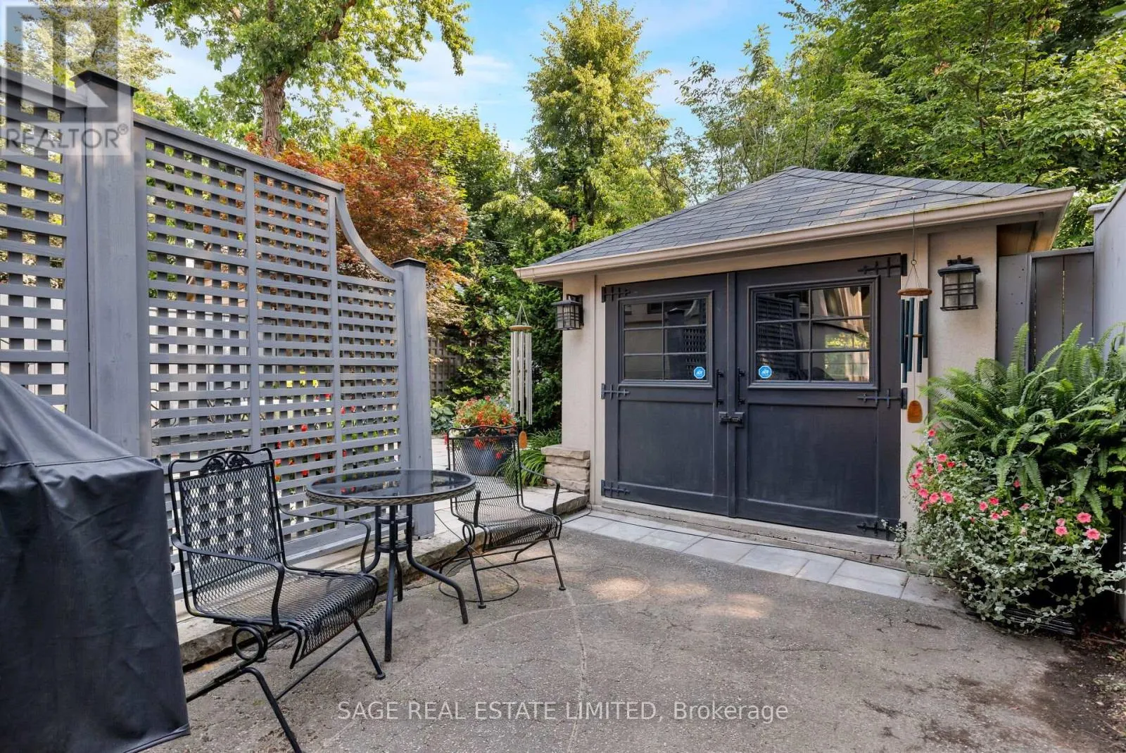 35 GRENVIEW BOULEVARD N