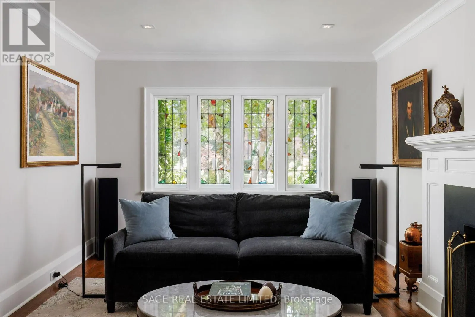 35 GRENVIEW BOULEVARD N
