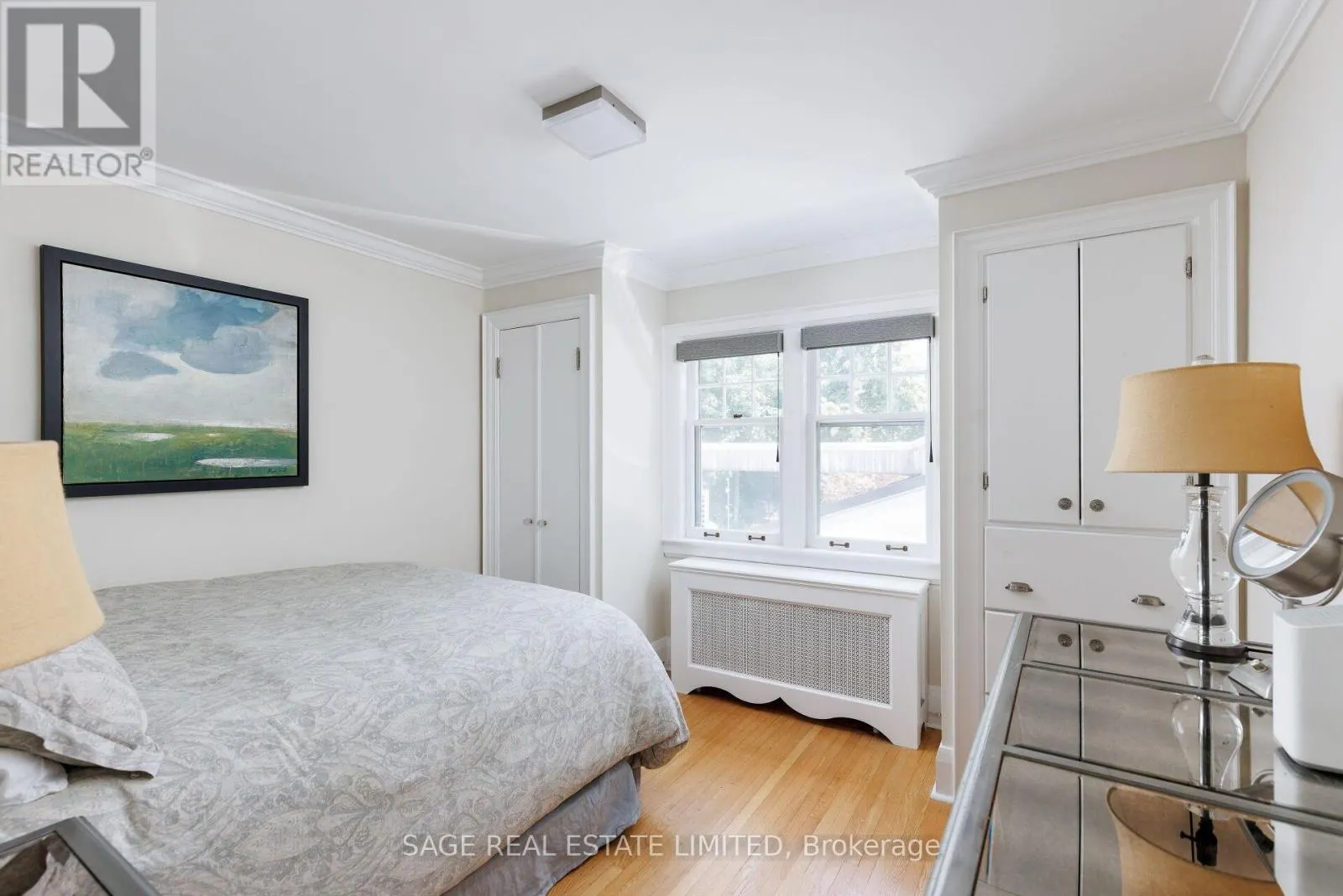 35 GRENVIEW BOULEVARD N