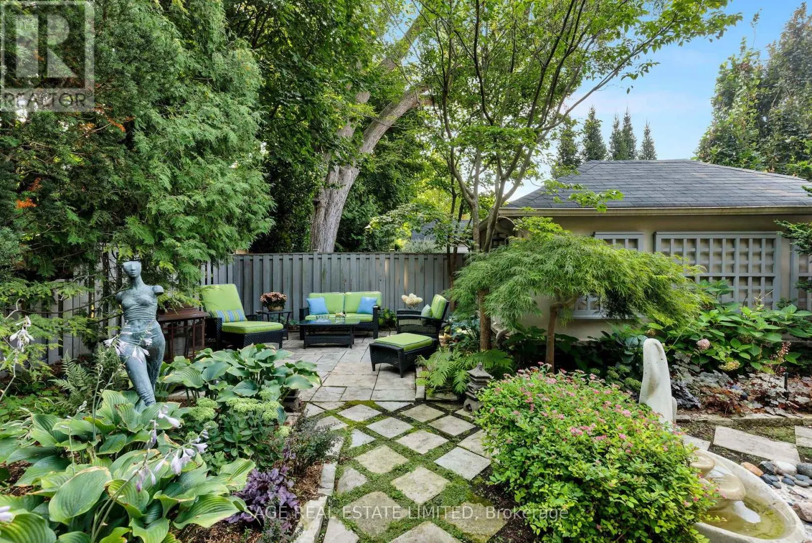 35 GRENVIEW BOULEVARD N