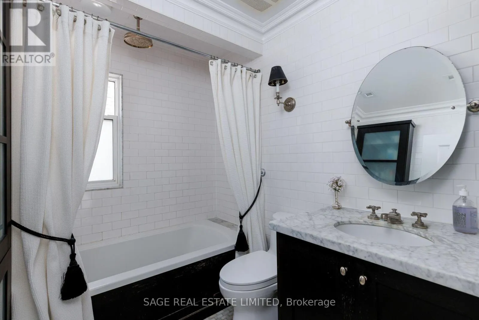 35 GRENVIEW BOULEVARD N