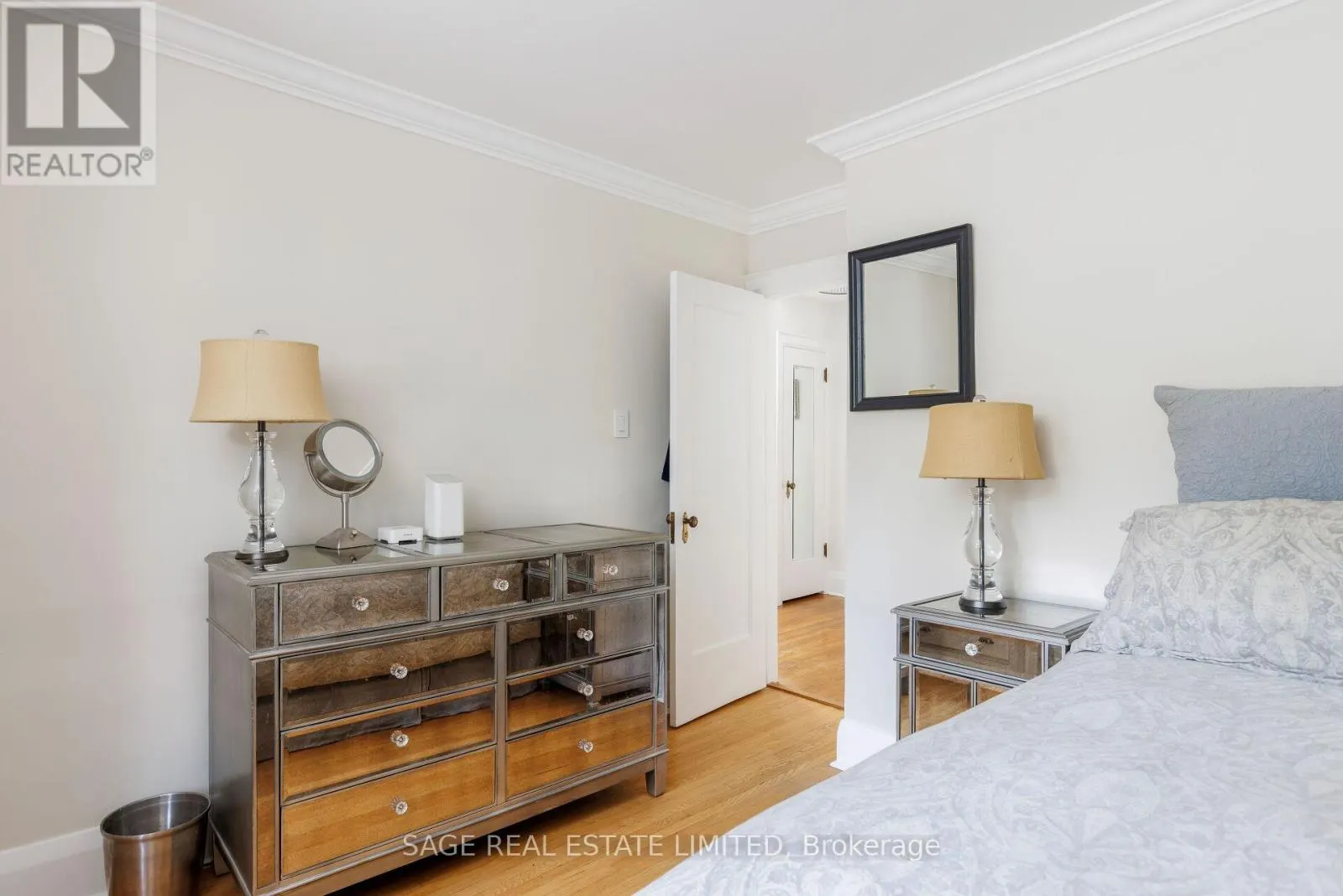 35 GRENVIEW BOULEVARD N