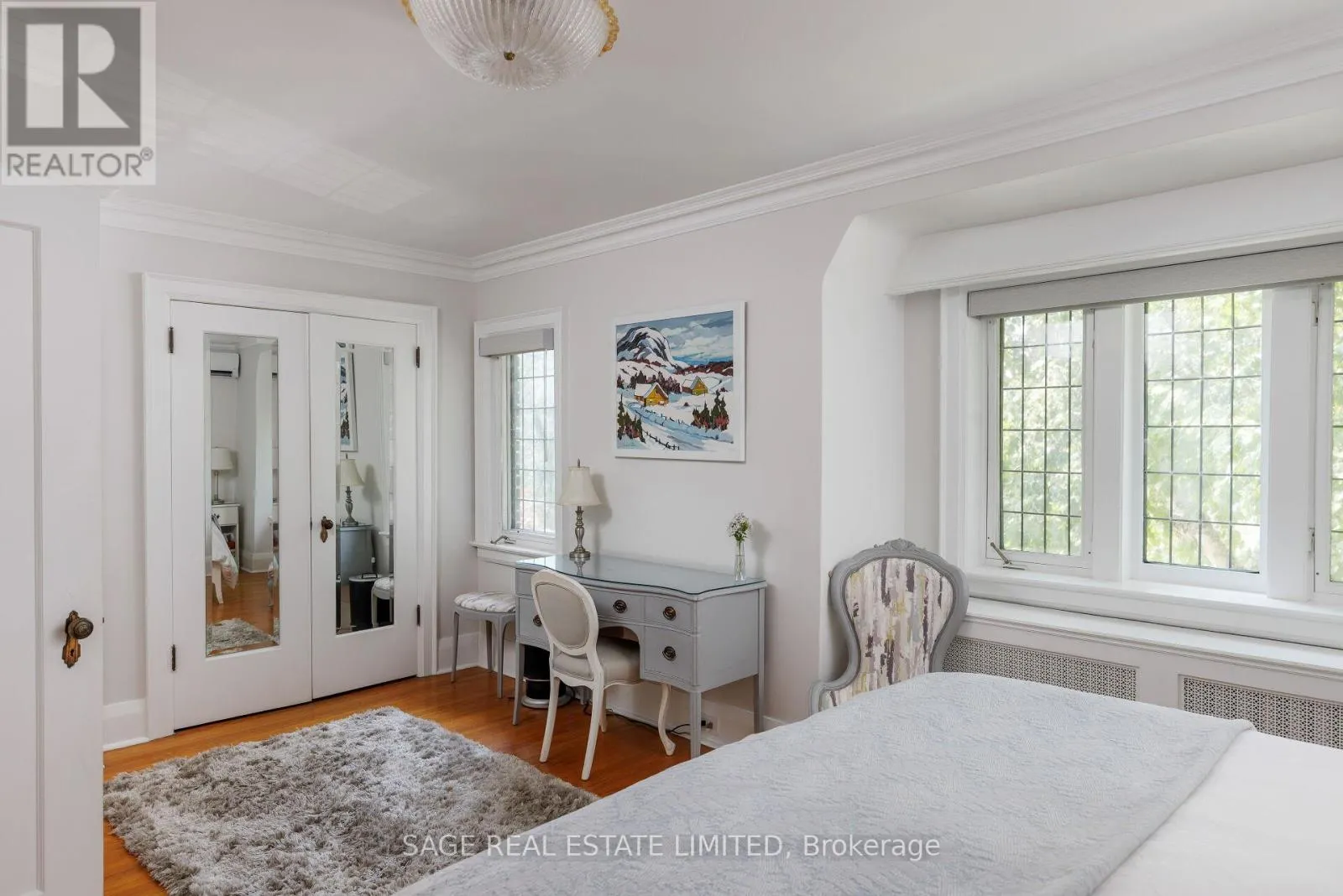 35 GRENVIEW BOULEVARD N