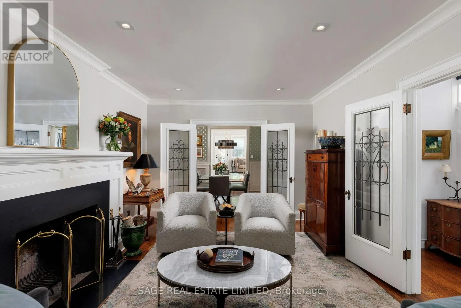 35 GRENVIEW BOULEVARD N