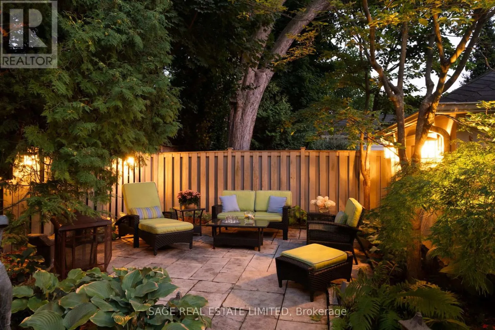 35 GRENVIEW BOULEVARD N