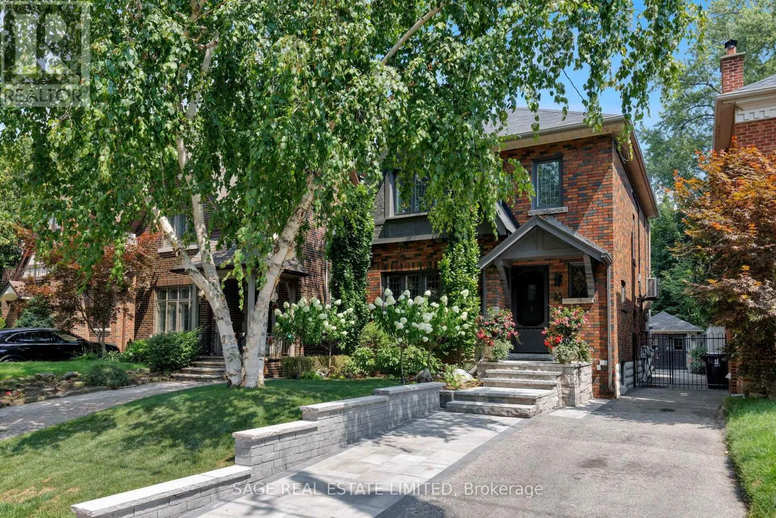 35 GRENVIEW BOULEVARD N