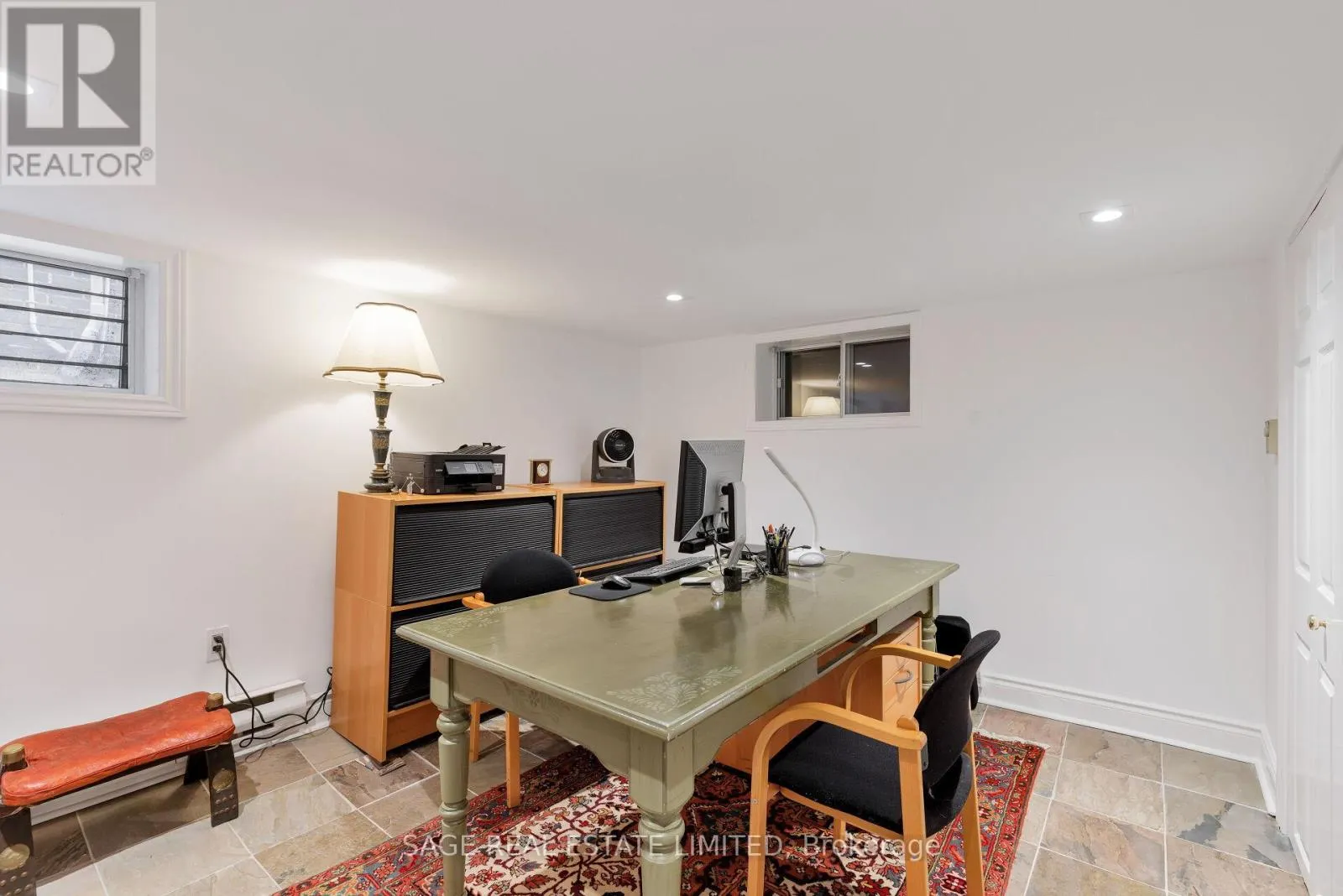 35 GRENVIEW BOULEVARD N