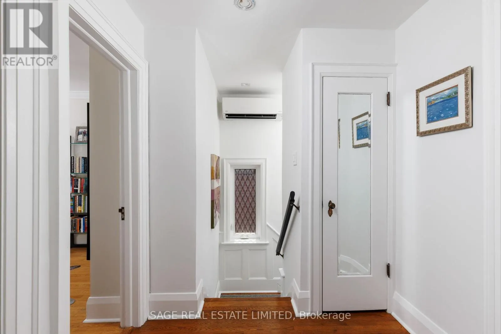 35 GRENVIEW BOULEVARD N