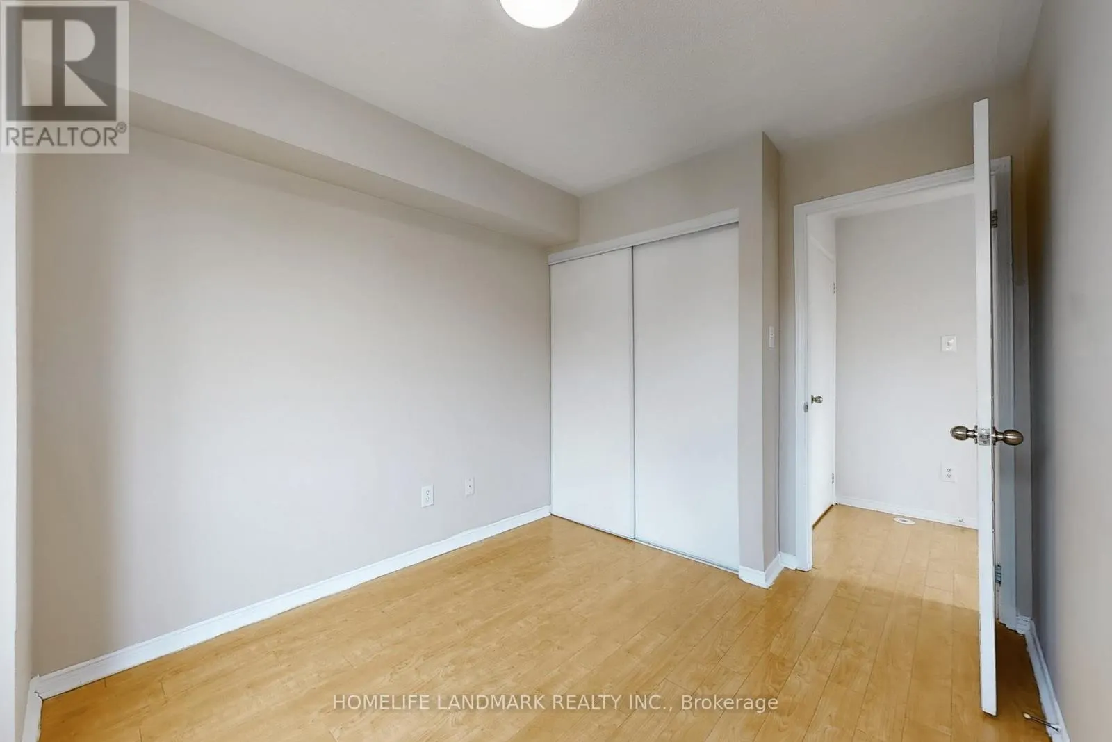 31 - 4965 SOUTHAMPTON DRIVE