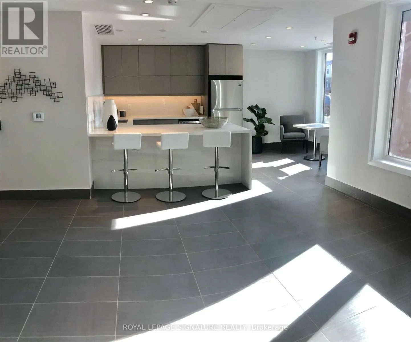 113 - 1105 LEGER WAY