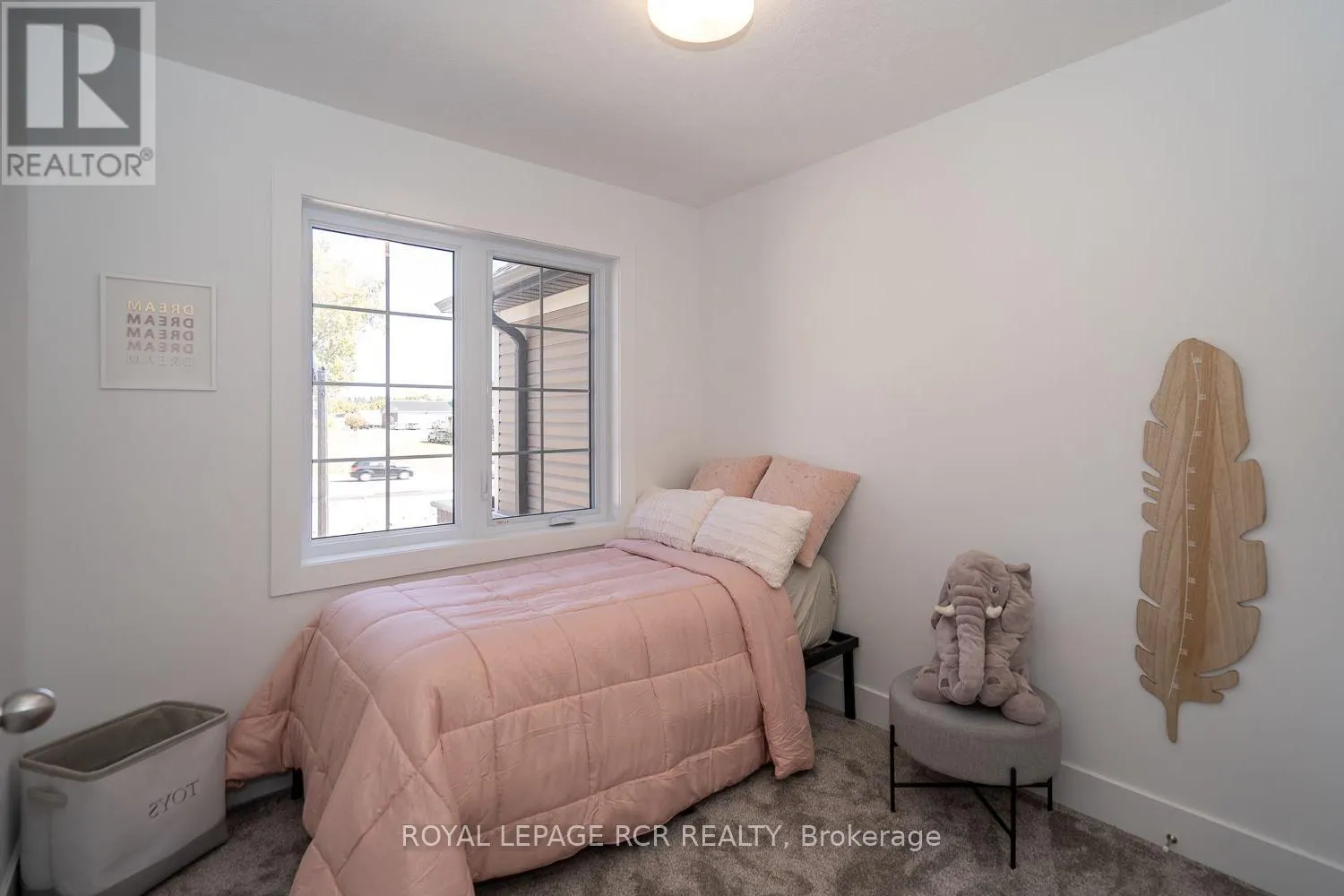 19 - 690 BROADWAY AVENUE