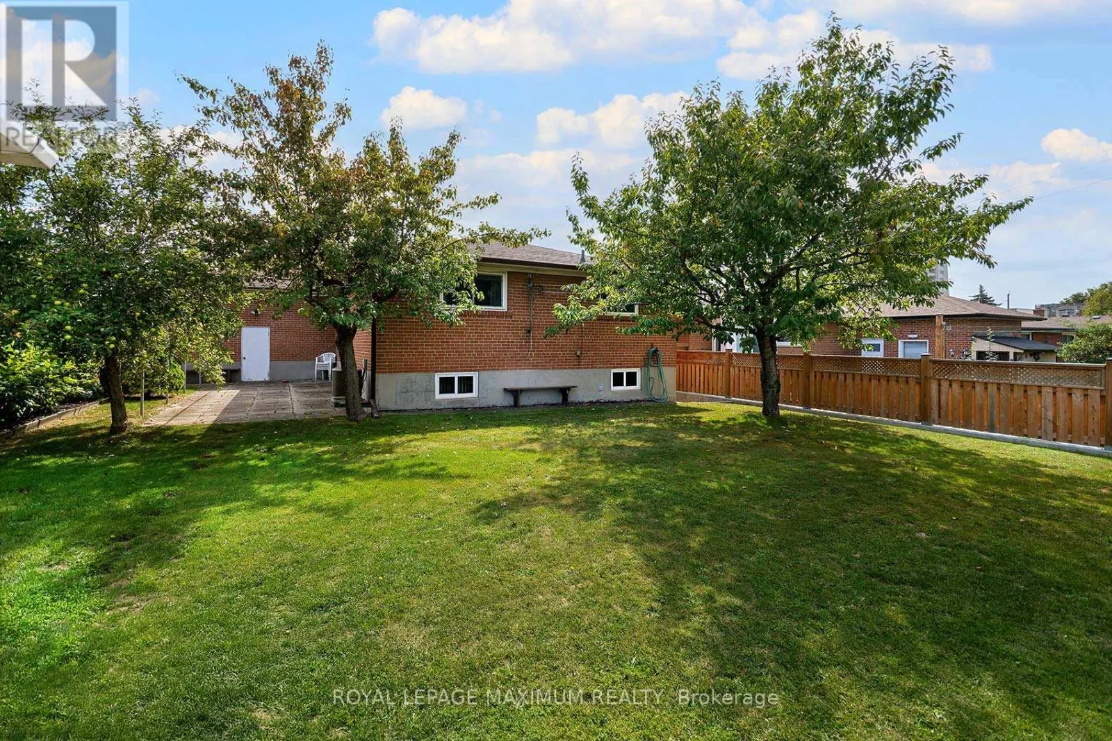 10 GATESGILL CRESCENT
