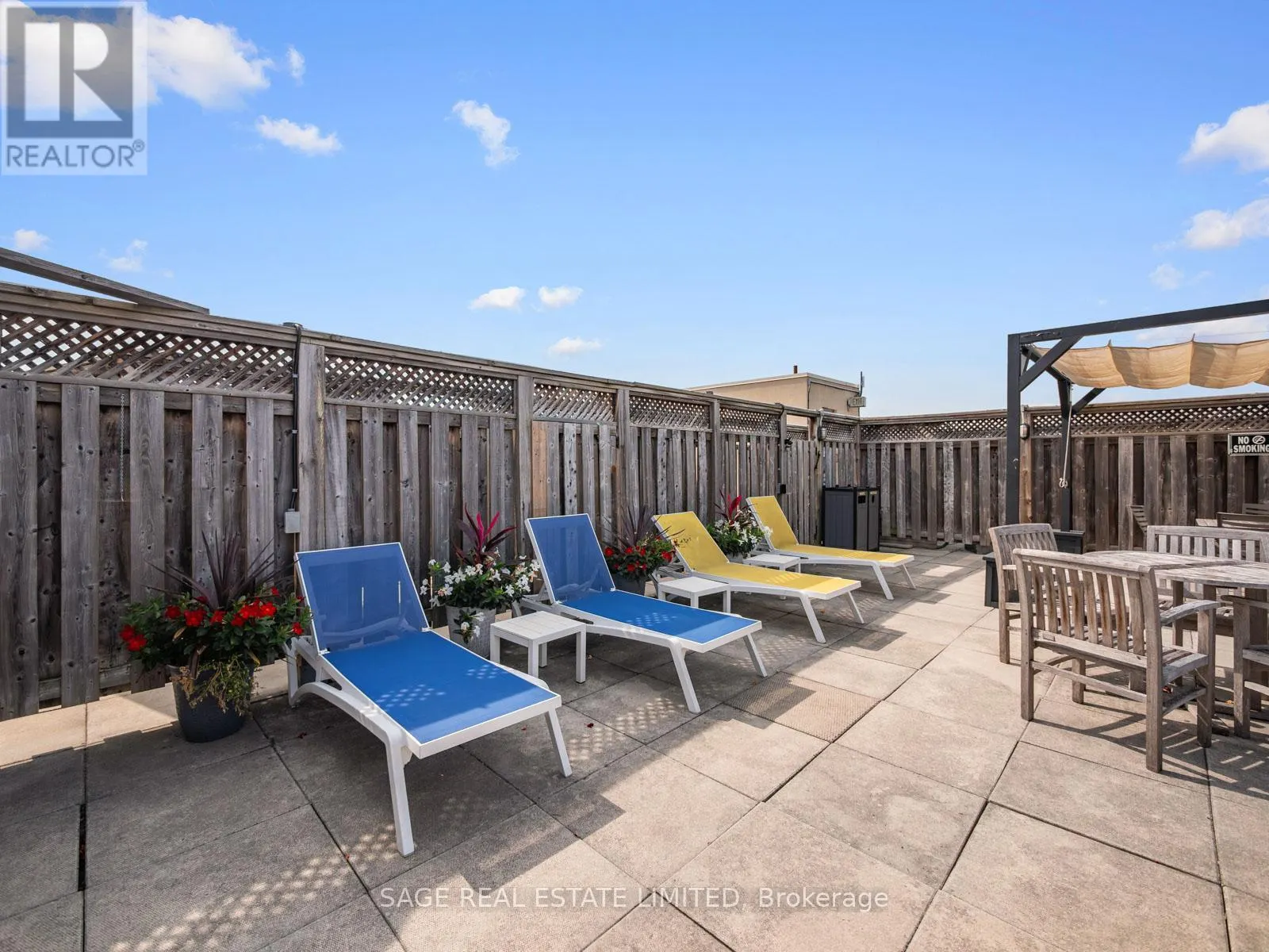 231 - 1001 ROSELAWN AVENUE