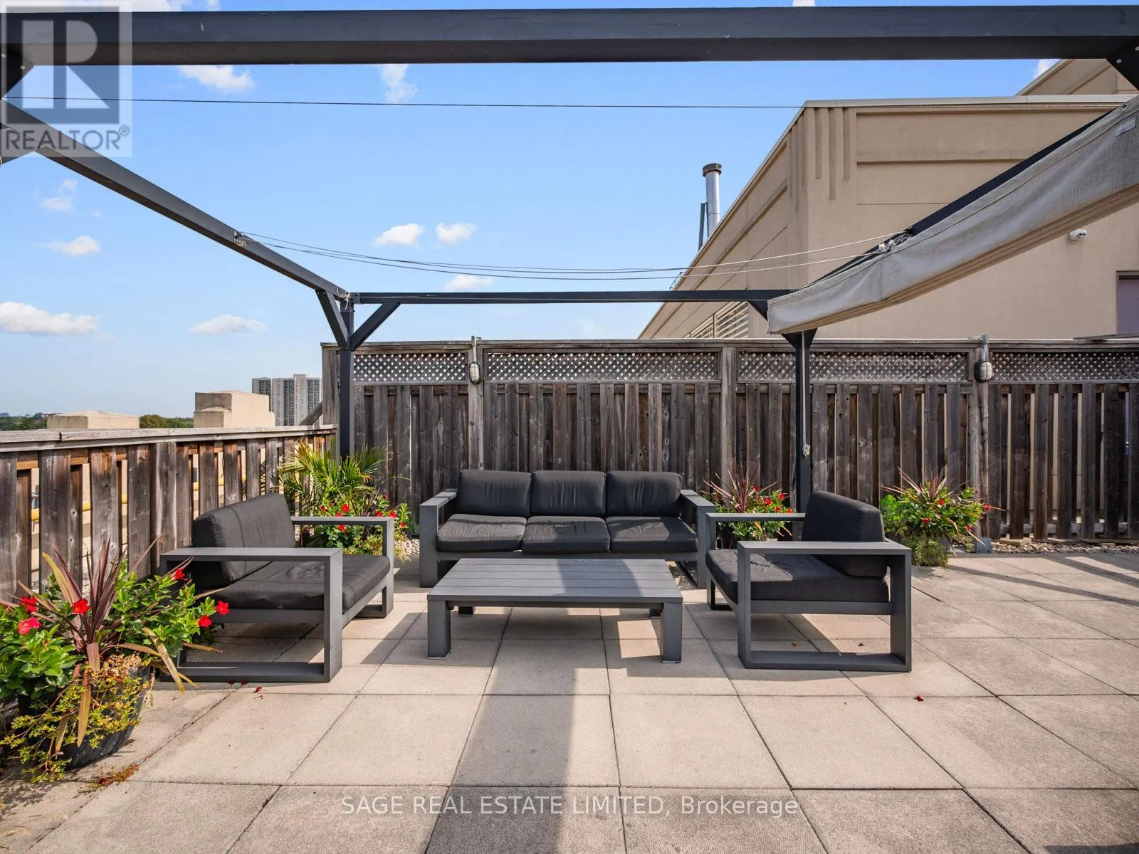 231 - 1001 ROSELAWN AVENUE