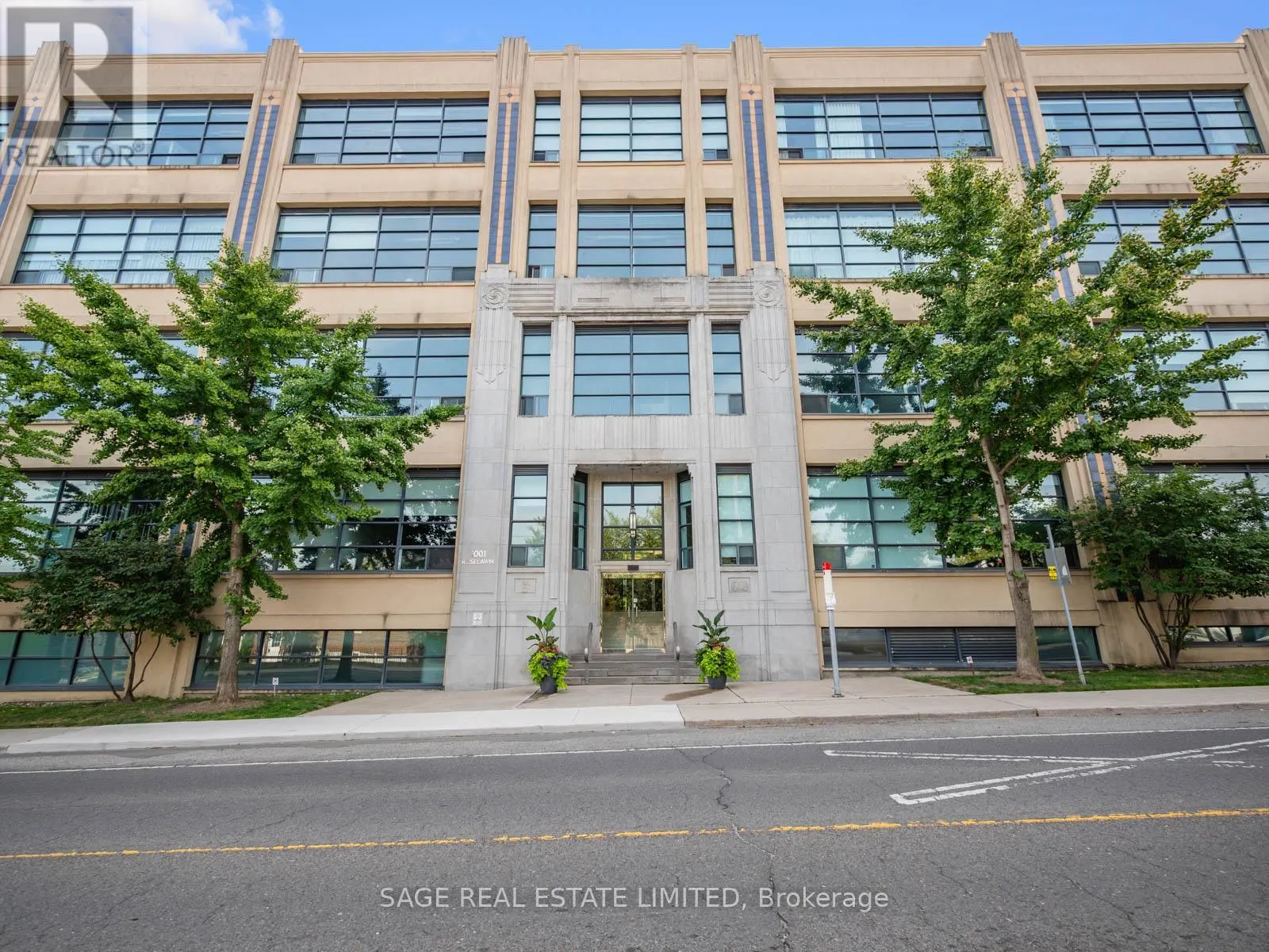 231 - 1001 ROSELAWN AVENUE