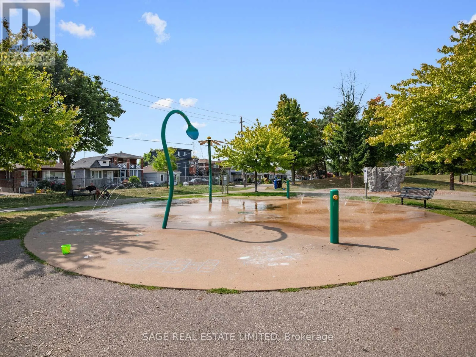 231 - 1001 ROSELAWN AVENUE