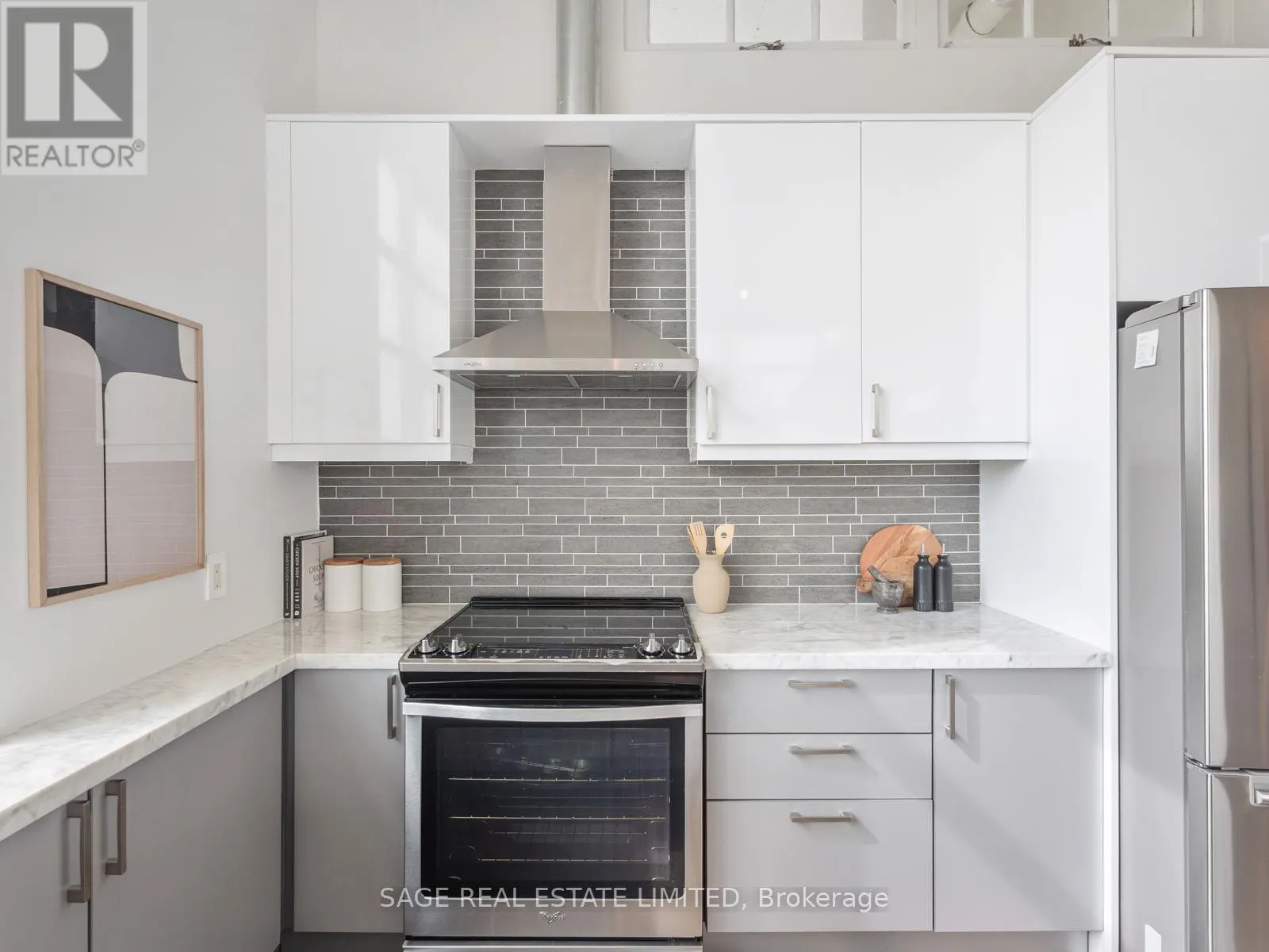 231 - 1001 ROSELAWN AVENUE