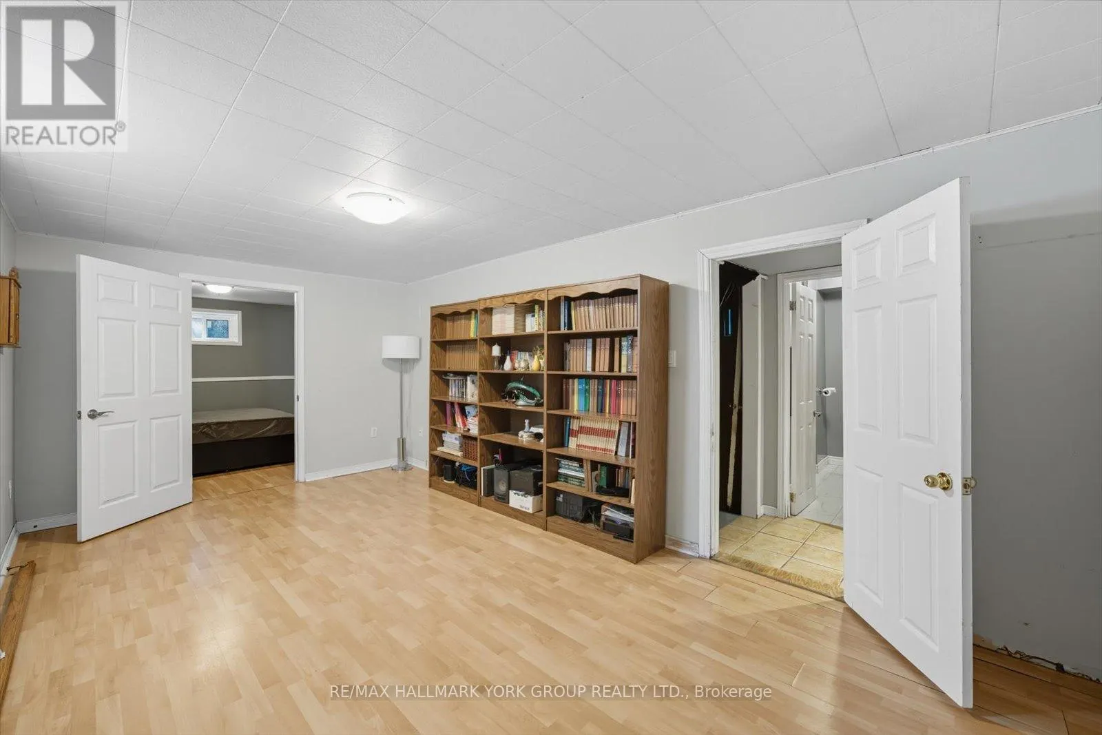 27 BROMLEY CRESCENT