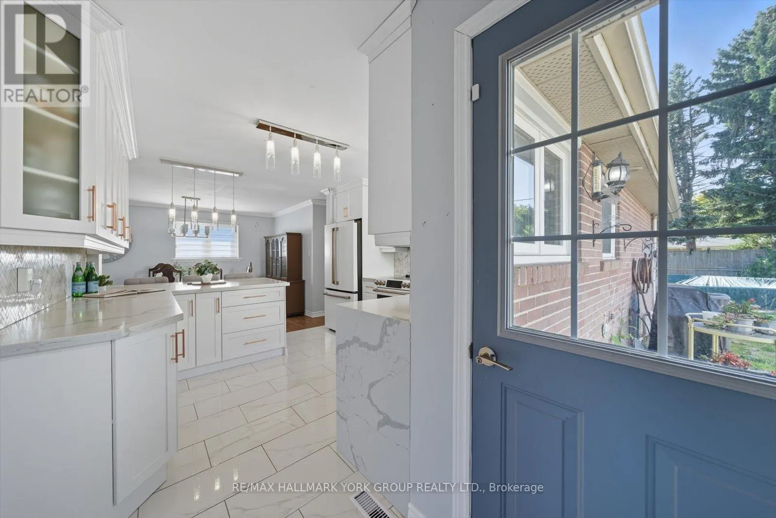 27 BROMLEY CRESCENT